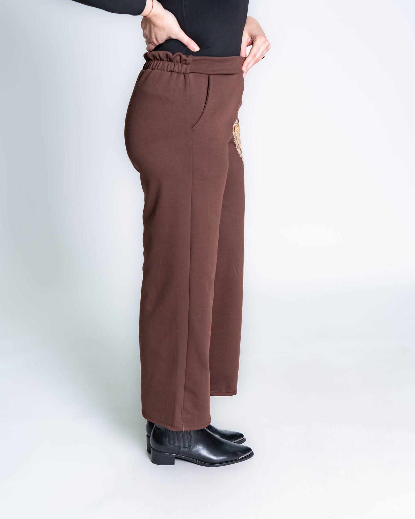 Pantalón Buzo Corazón Brillos Café