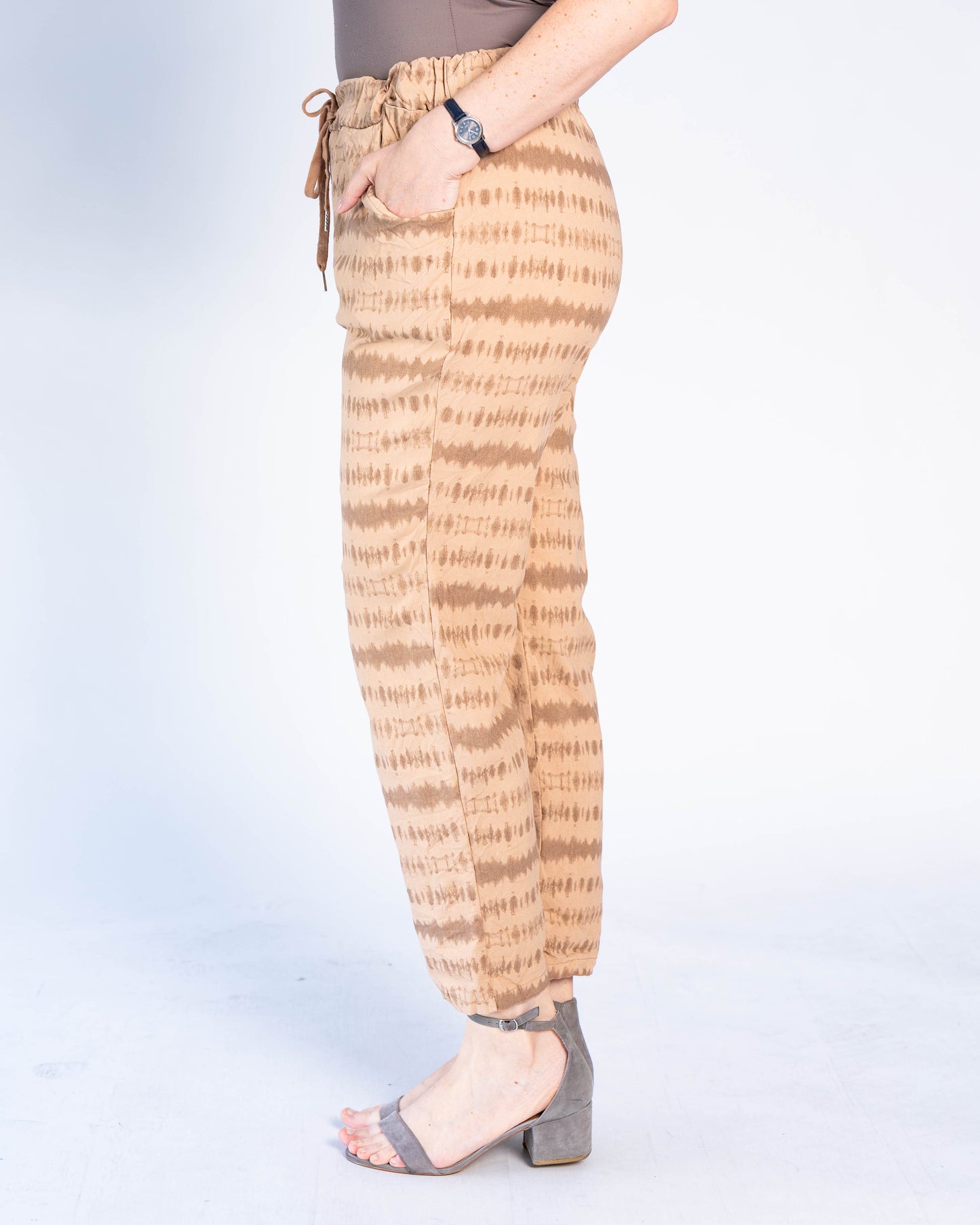 Jogger Italiano Alice Líneas Café