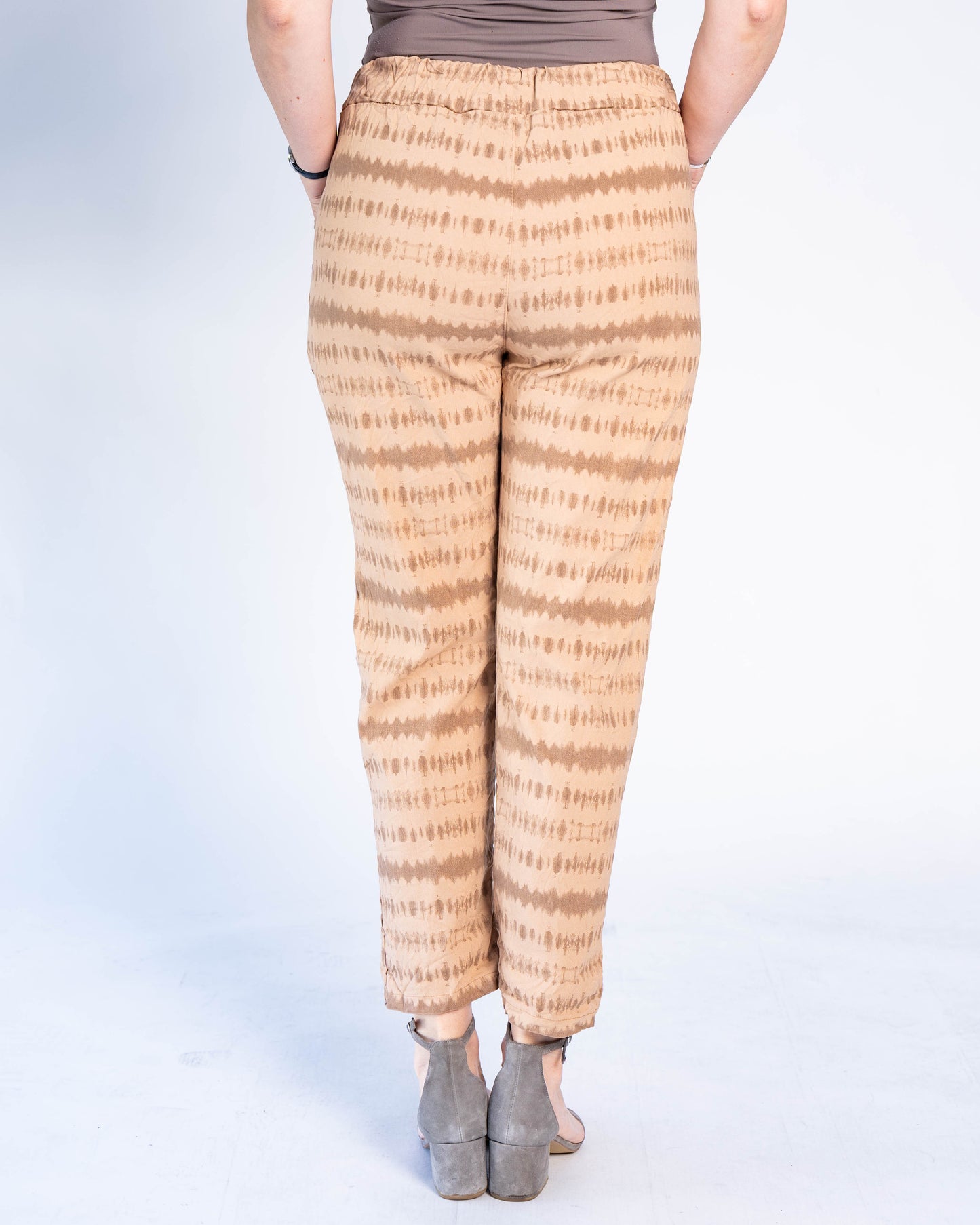 Jogger Italiano Alice Líneas Café