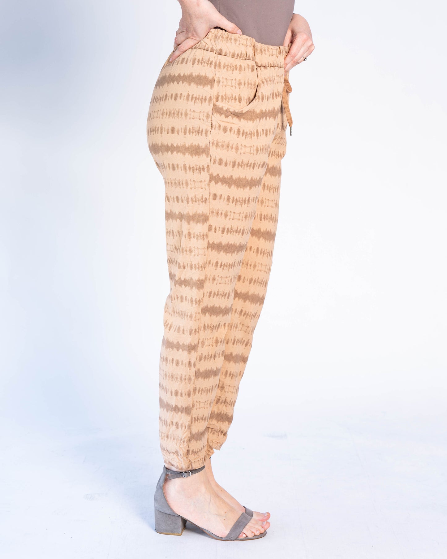 Jogger Italiano Alice Líneas Café