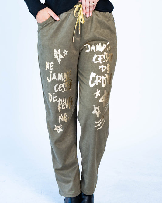 Jogger Letras Doradas Verde