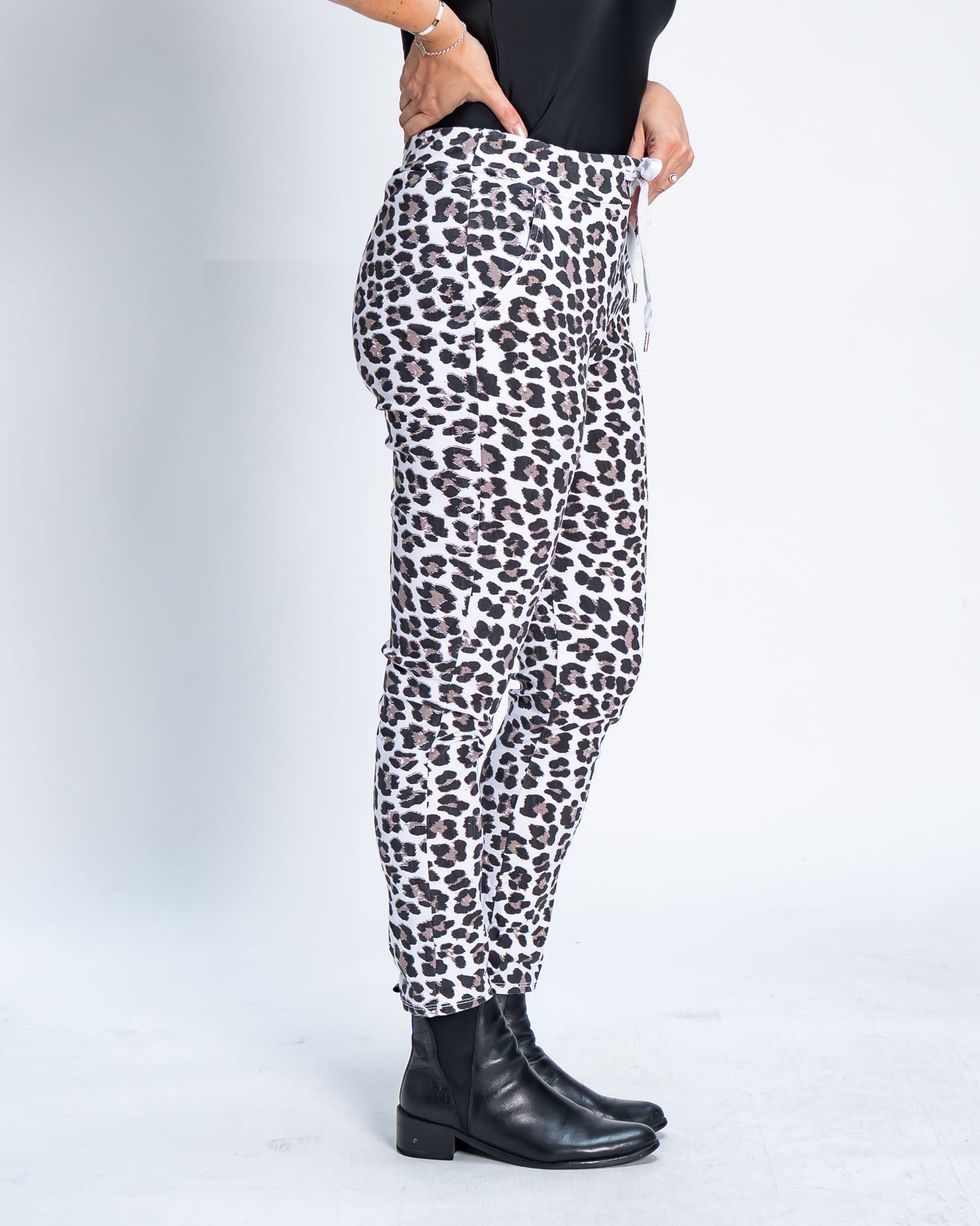 Jogger Italiano Animal Print Blanco