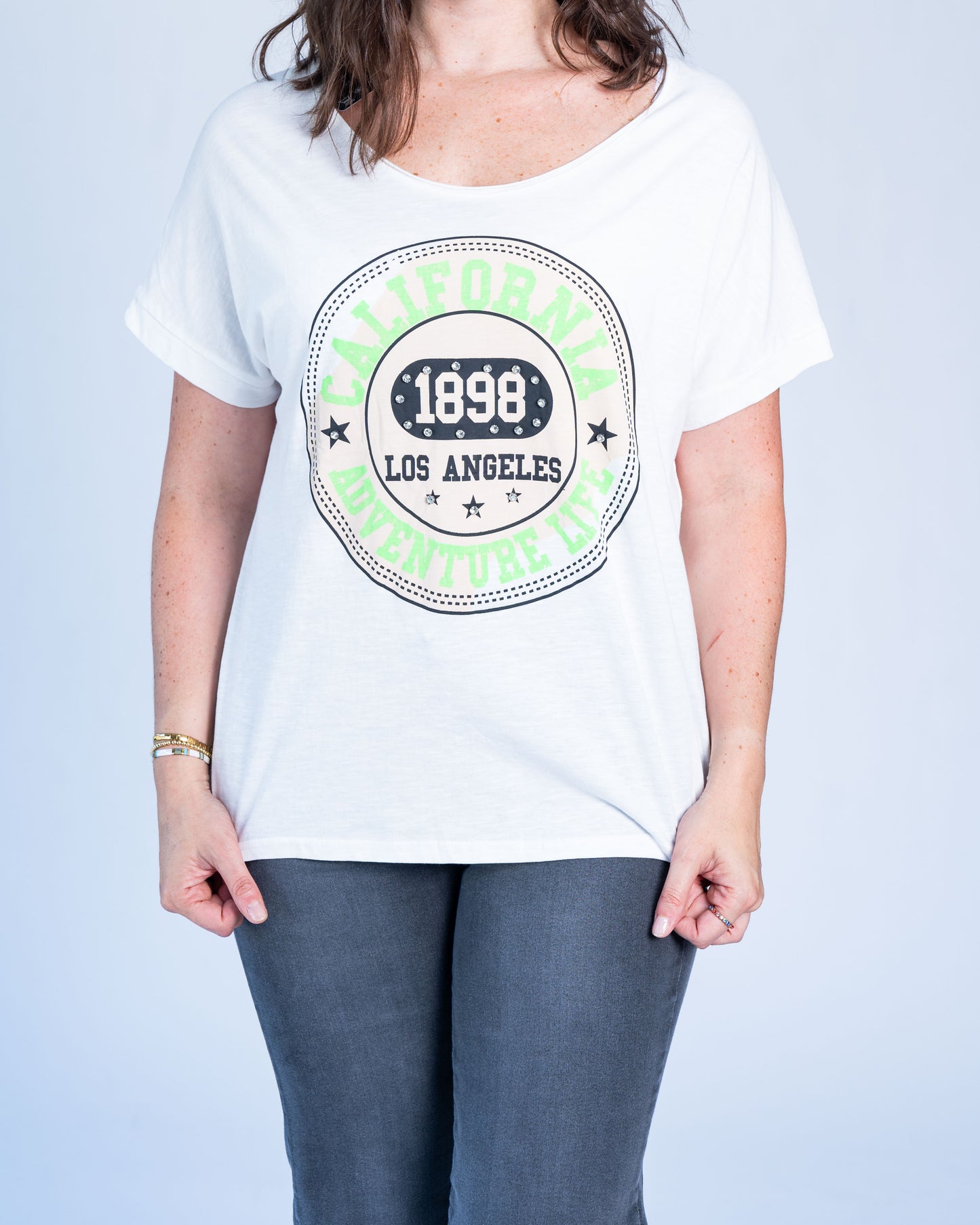 POLERA CALIFORNIA LETRA VERDE