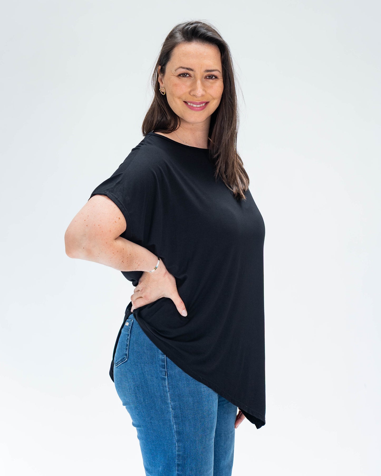 Polera BR Cuello Redondo Asimétrica Negro