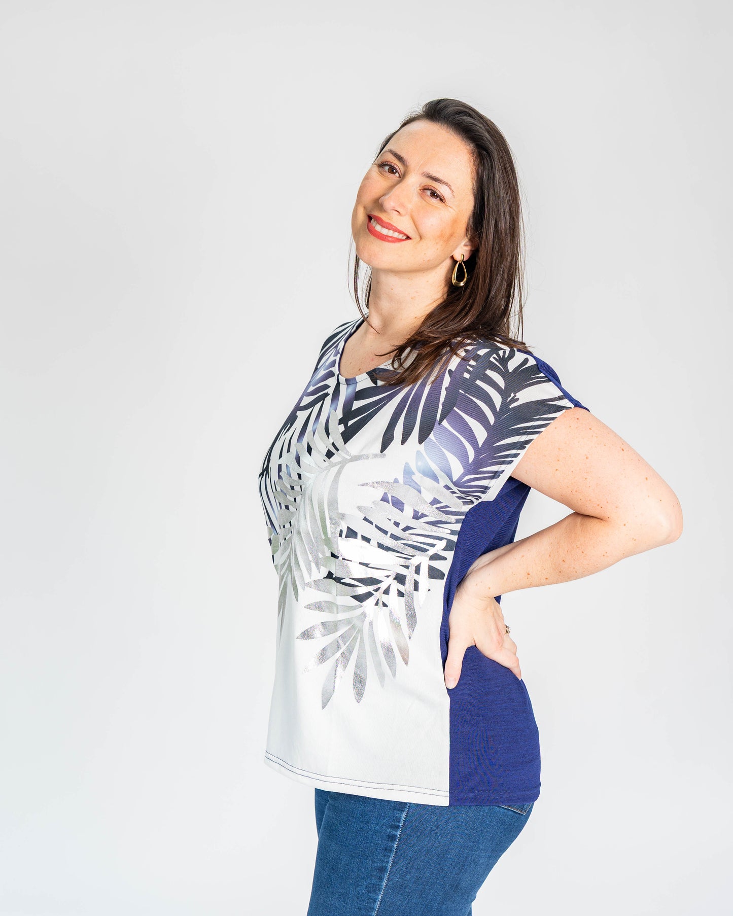 POLERA HOJAS PLATEADA-DORADA AZUL