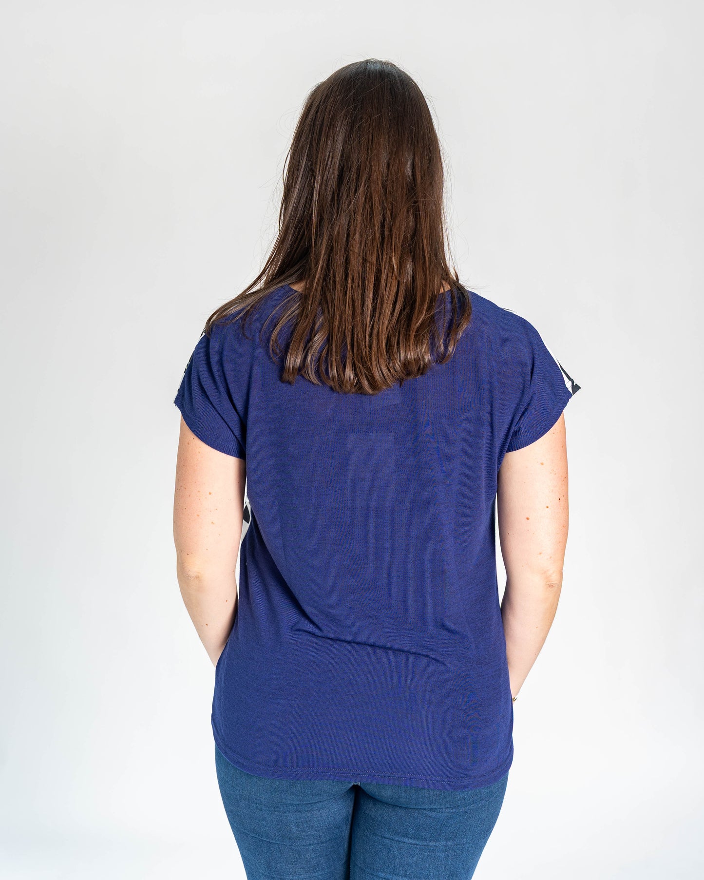 POLERA HOJAS PLATEADA-DORADA AZUL
