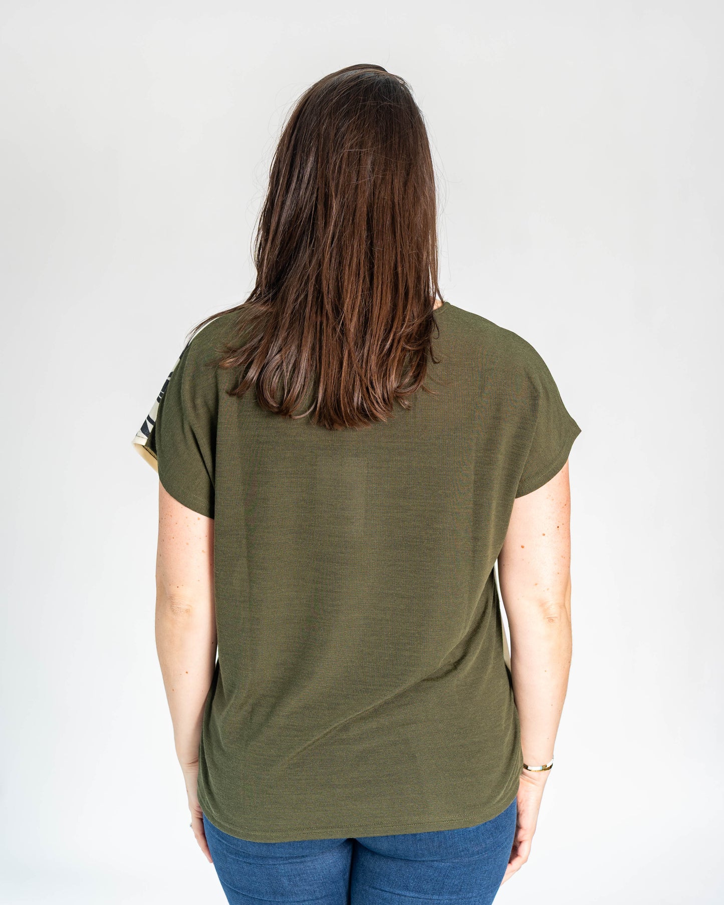 POLERA HOJAS PLATEADA-DORADA VERDE