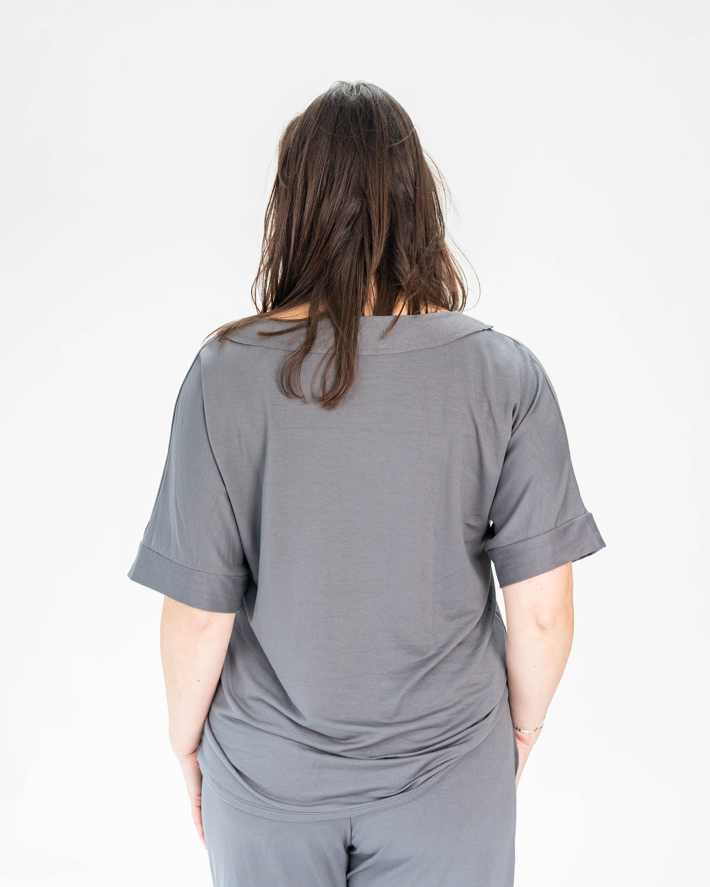 CONJUNTO LISO CUELLO V SARA GRIS