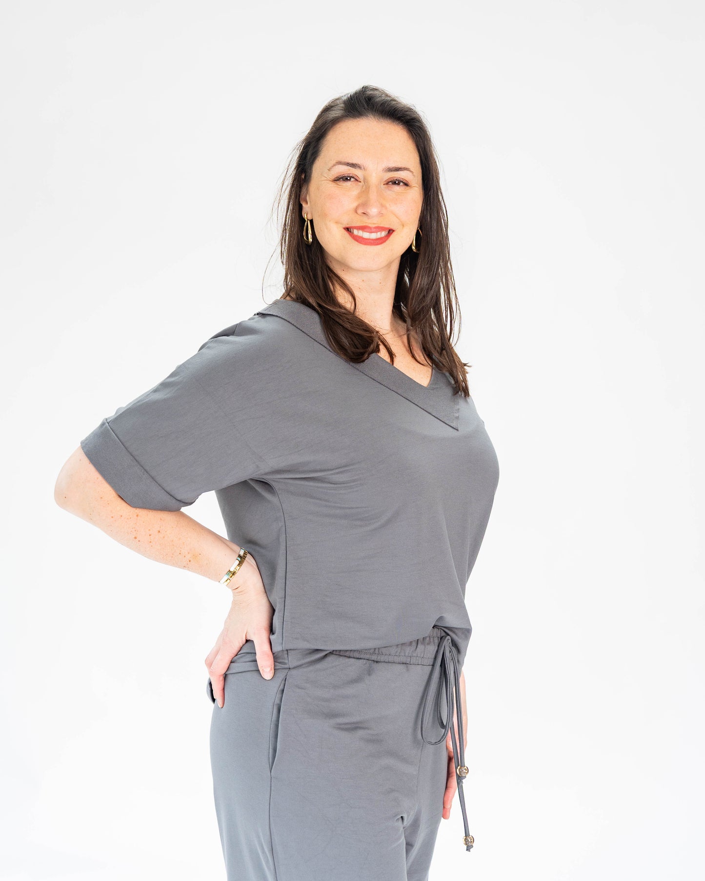 CONJUNTO LISO CUELLO V SARA GRIS