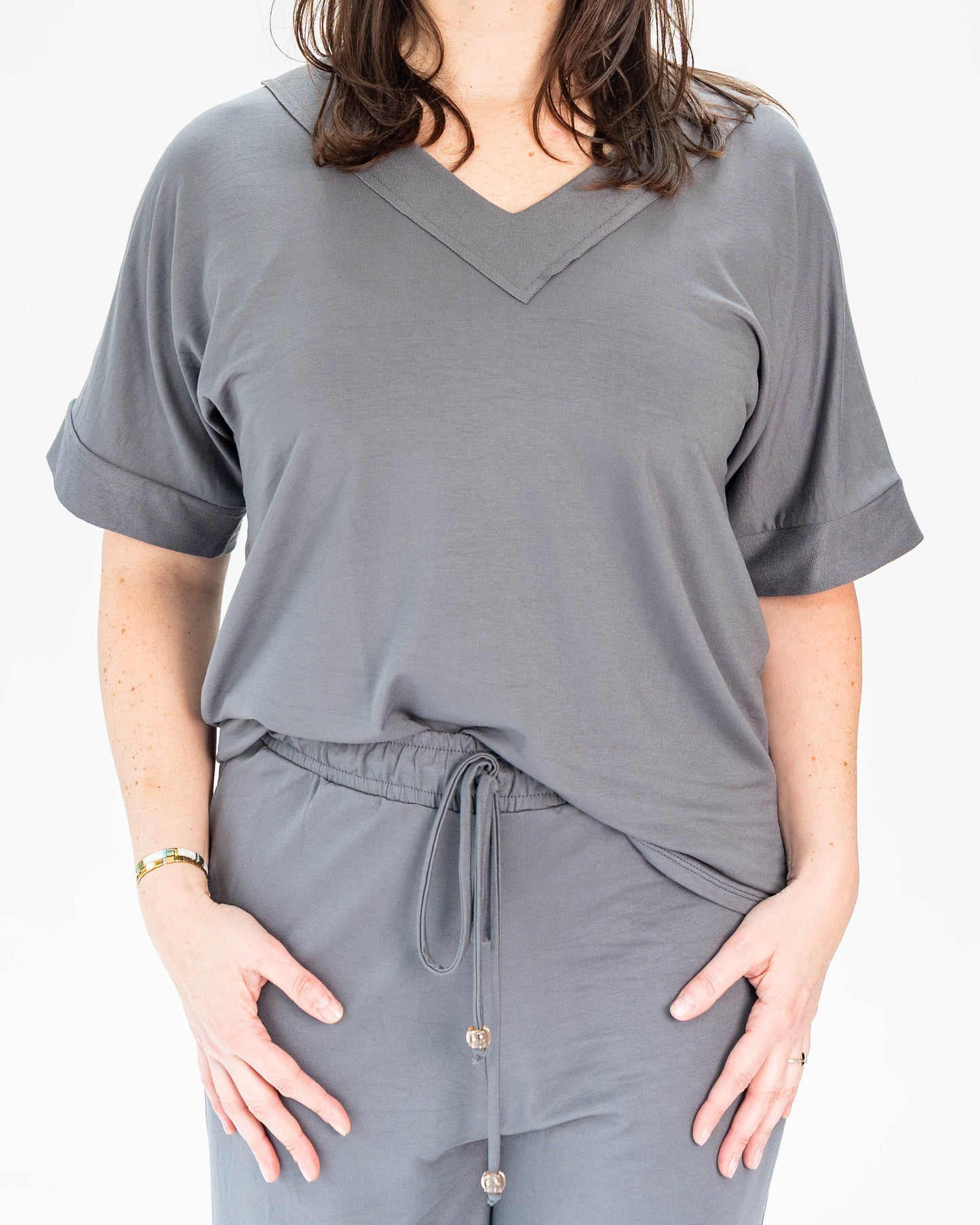 CONJUNTO LISO CUELLO V SARA GRIS