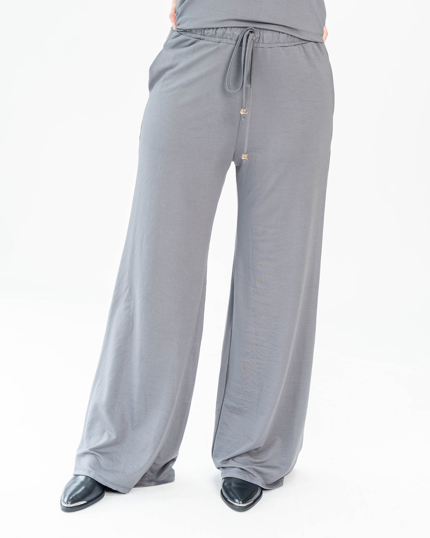 CONJUNTO LISO CUELLO V SARA GRIS