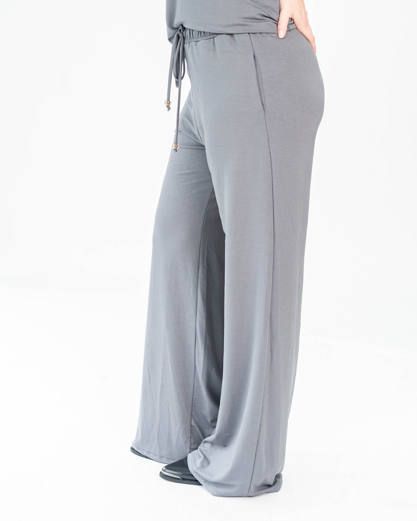 CONJUNTO LISO CUELLO V SARA GRIS