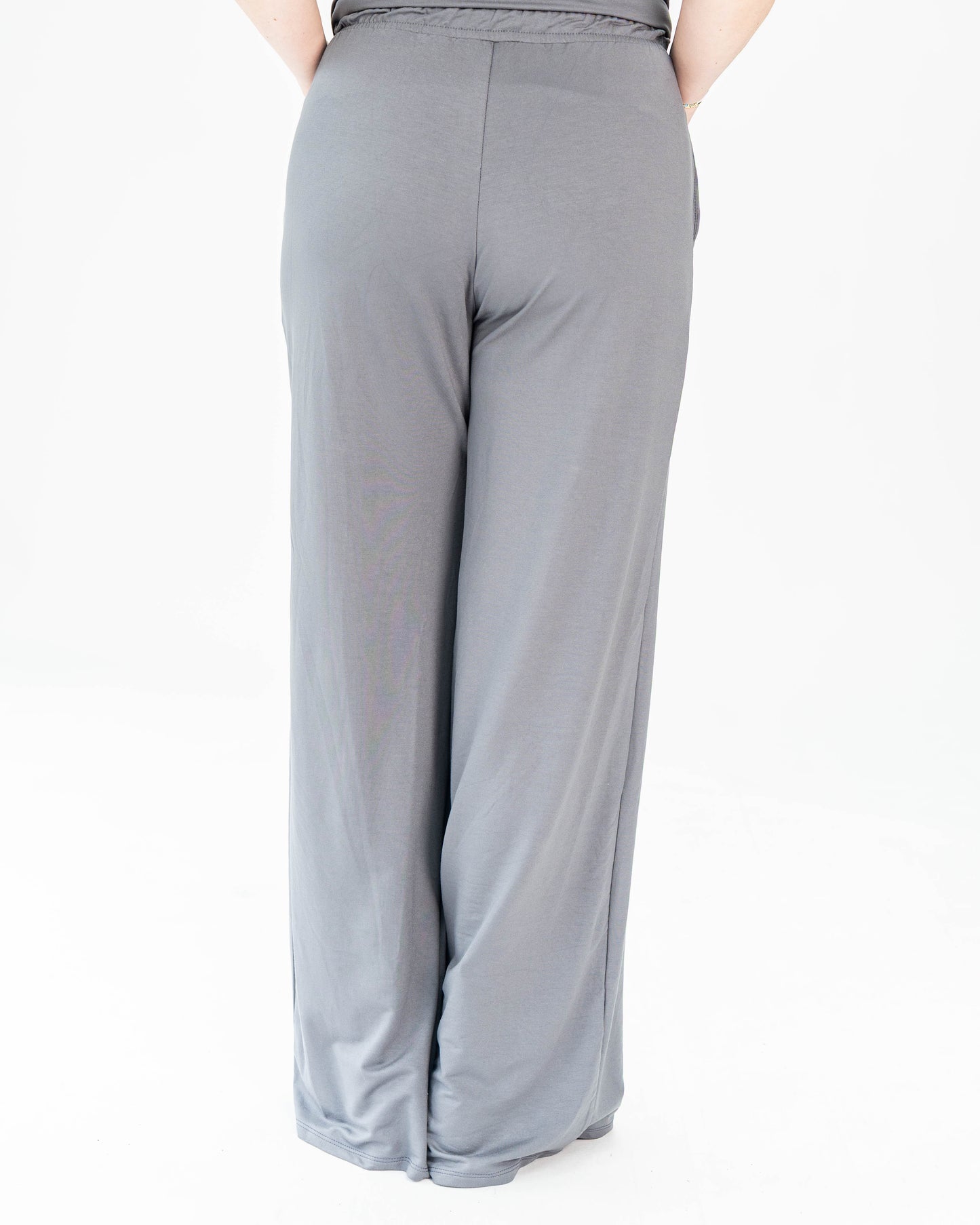 CONJUNTO LISO CUELLO V SARA GRIS