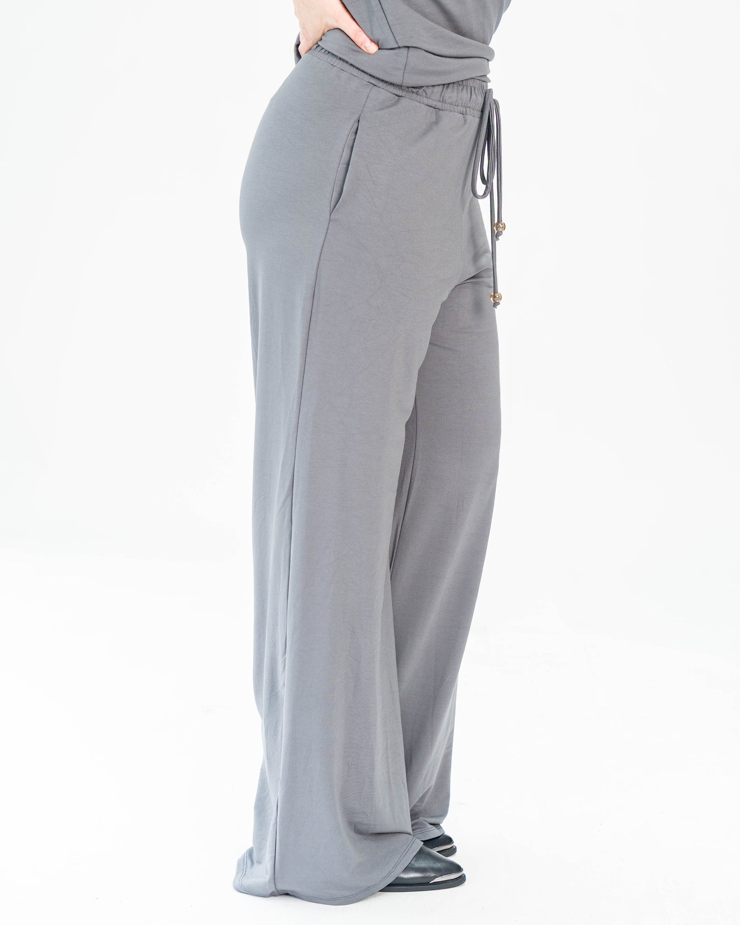 CONJUNTO LISO CUELLO V SARA GRIS
