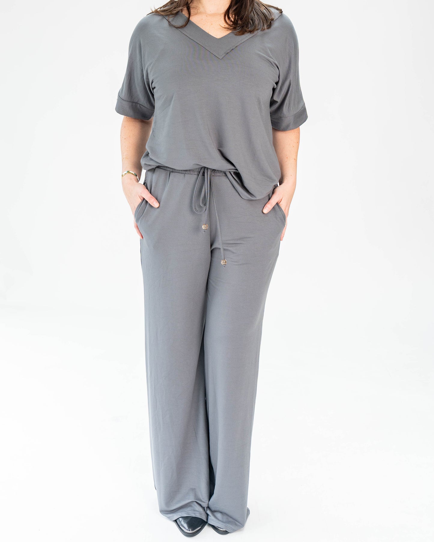 CONJUNTO LISO CUELLO V SARA GRIS