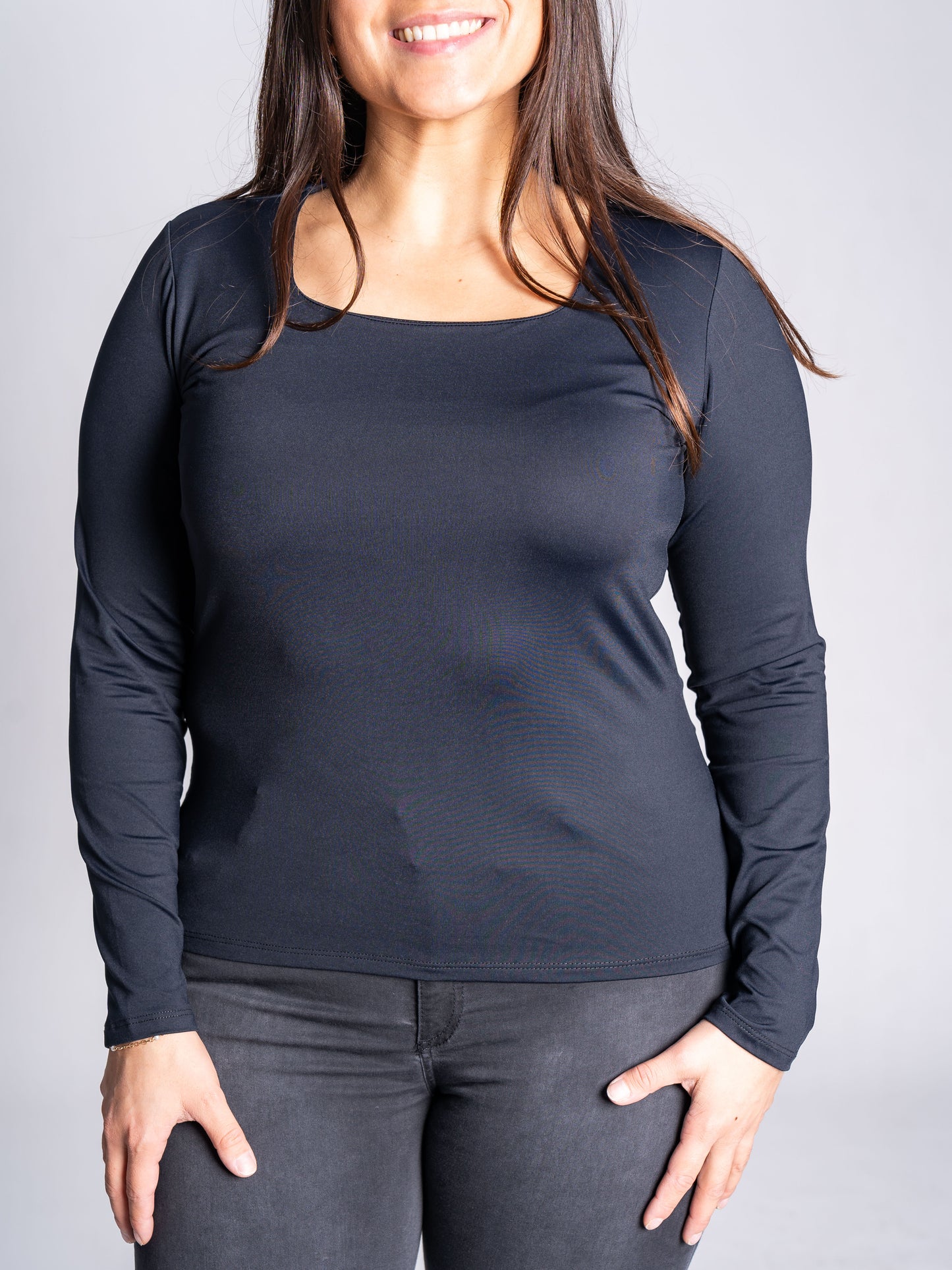 POLERA BASICA MANGA LARGA LORENA NEGRA