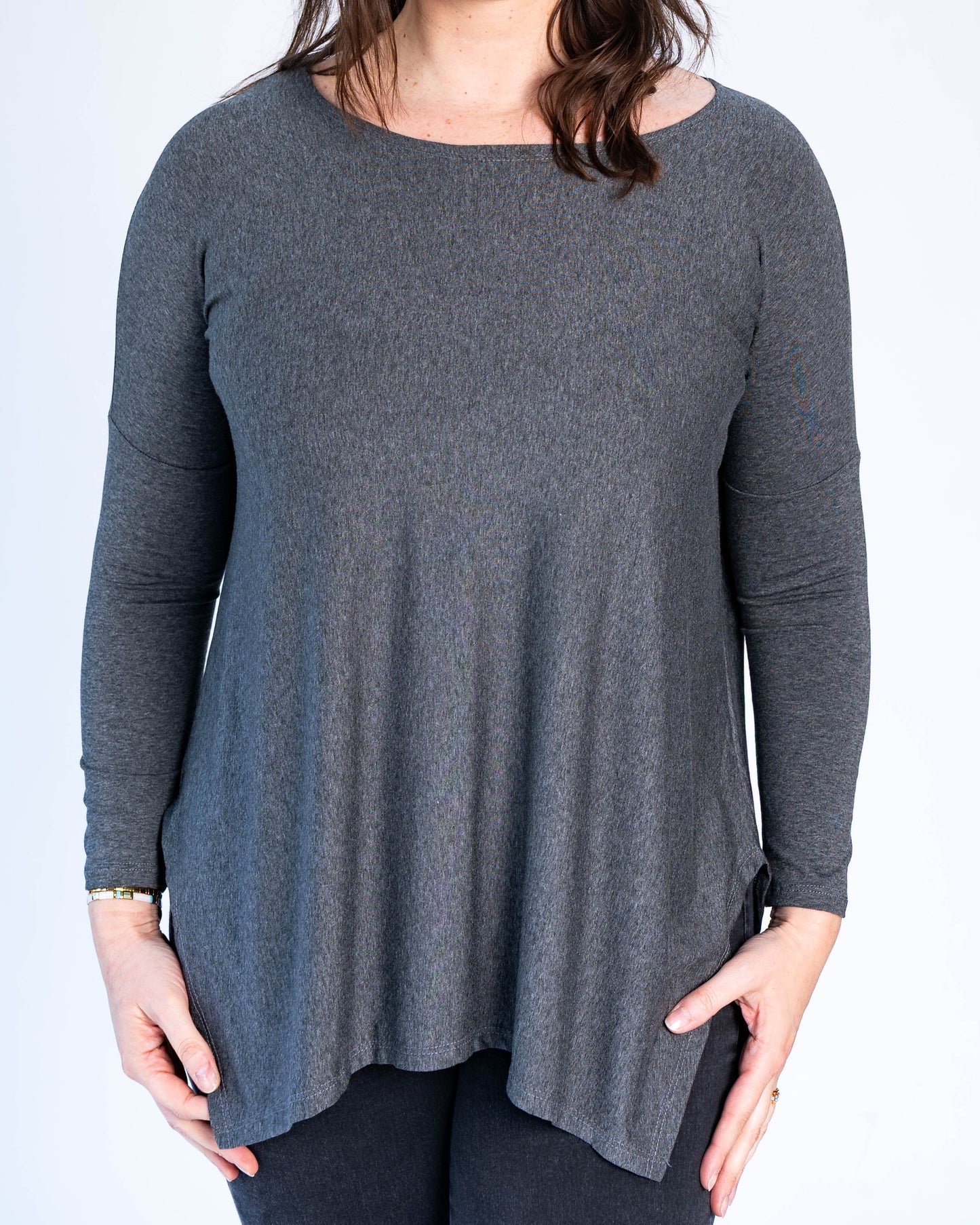 Polera básica cony gris