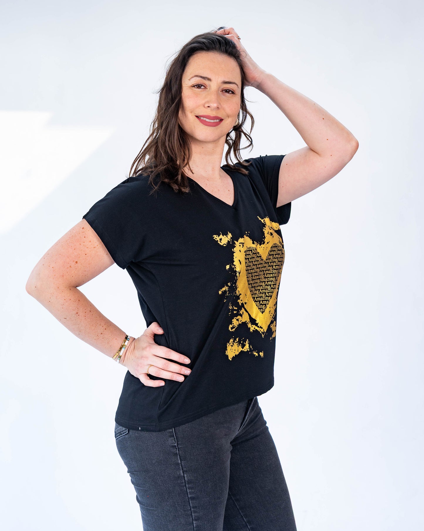 Polera corazón dorado negro