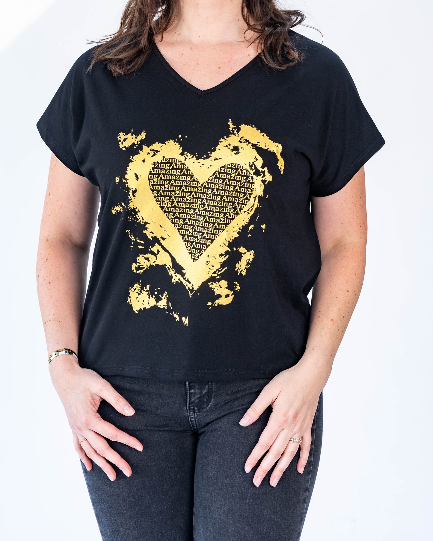 Polera corazón dorado negro