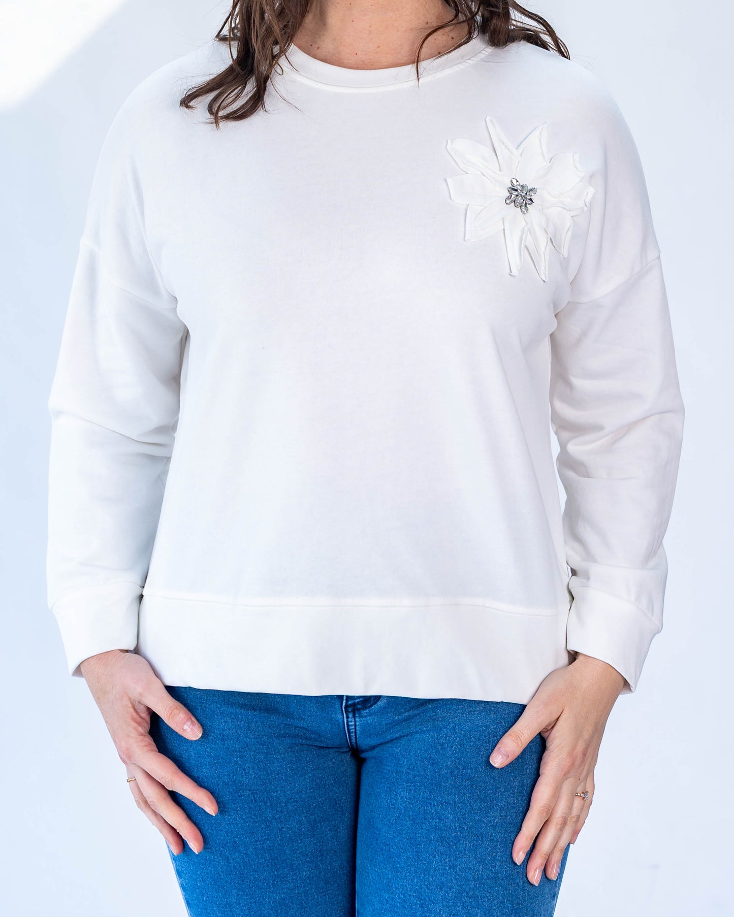 Polerón flor blanco
