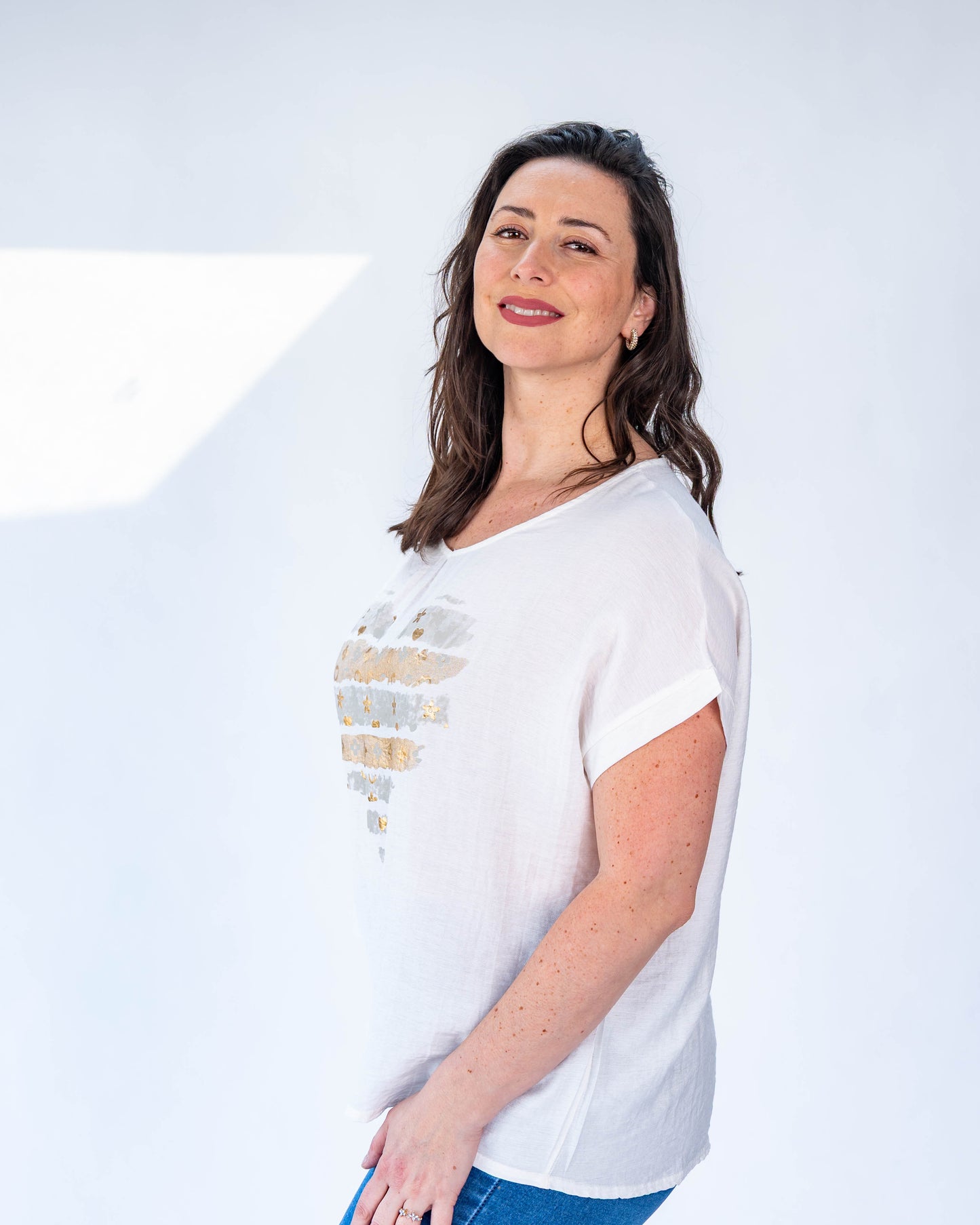 Polera hilo flores doradas
