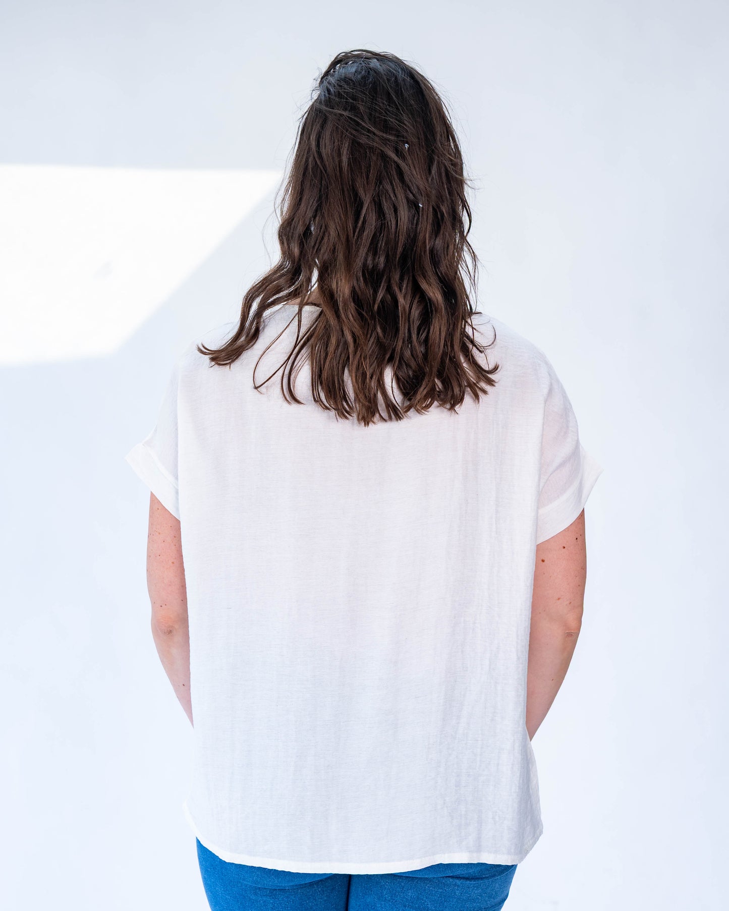 Polera hilo flores doradas