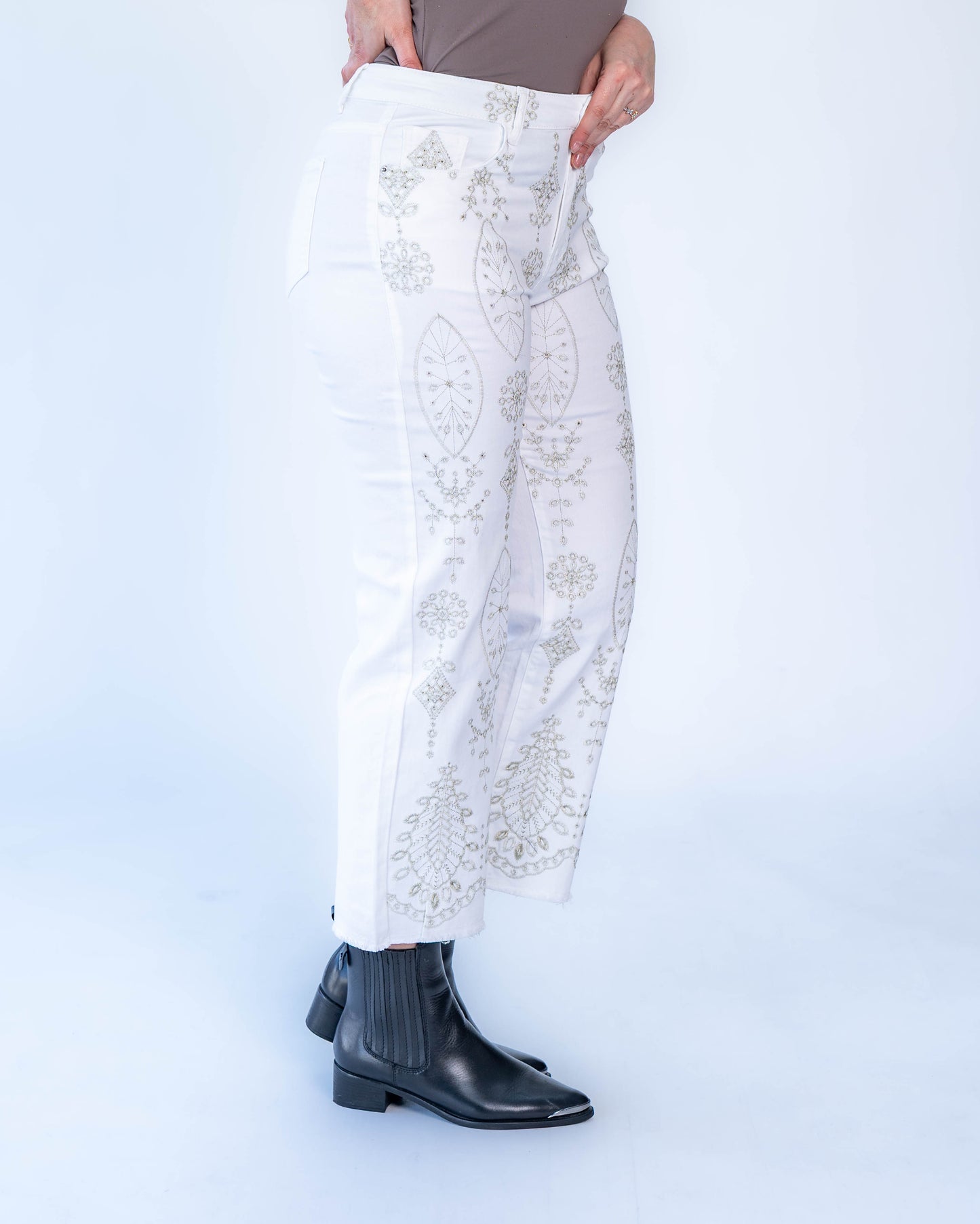 Pantalón Leo bordado dorado
