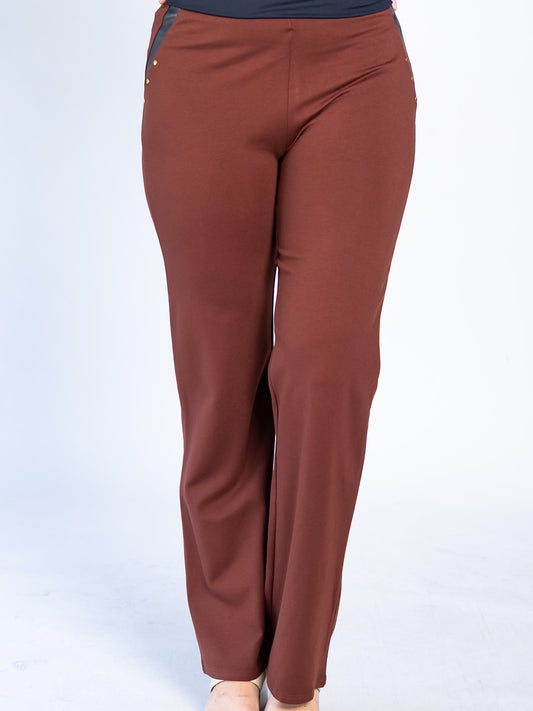 Pantalón Recto Aplicación Ecocuero Café
