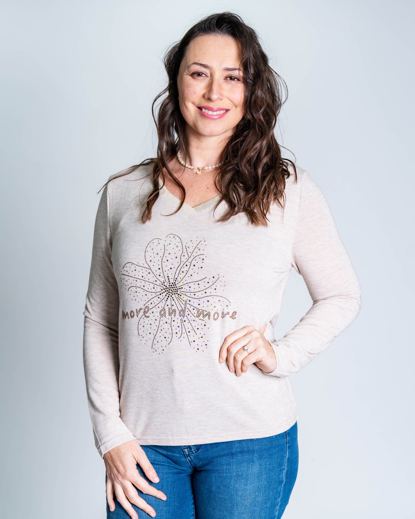 Polera Hilo Flor Dorada Beige
