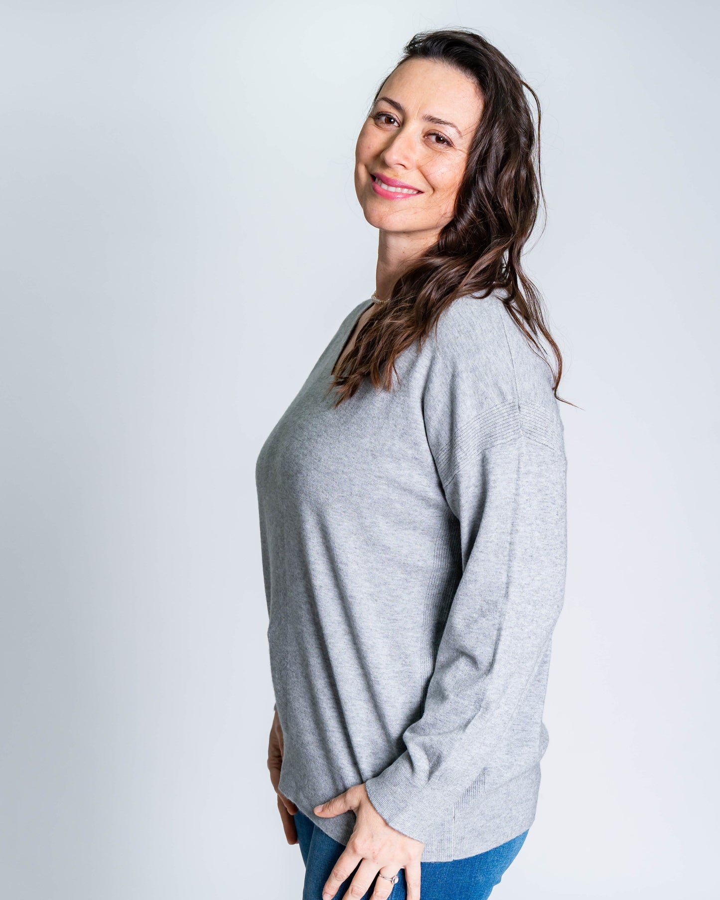 Sweater Any Cuello V Gris