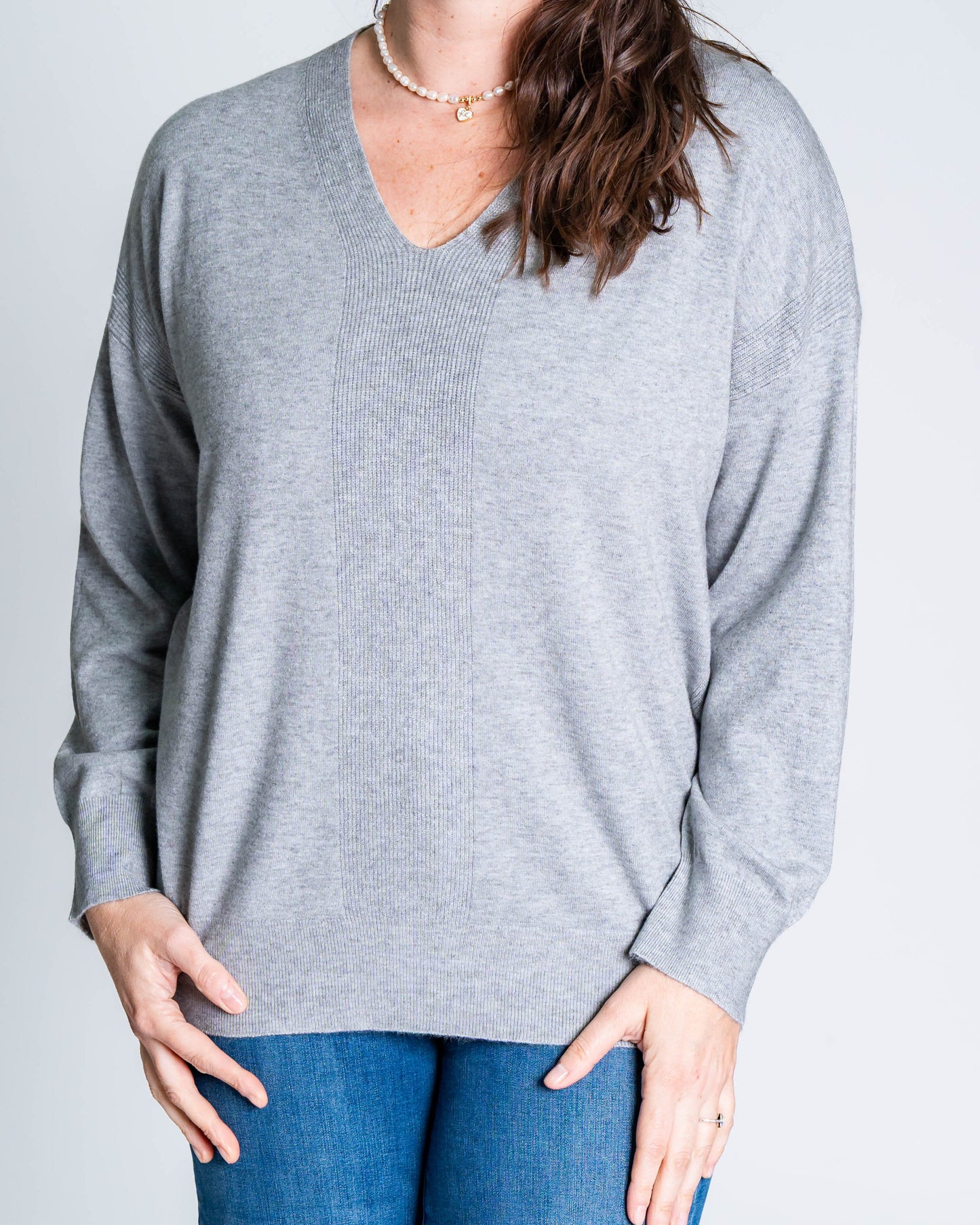 Sweater Any Cuello V Gris