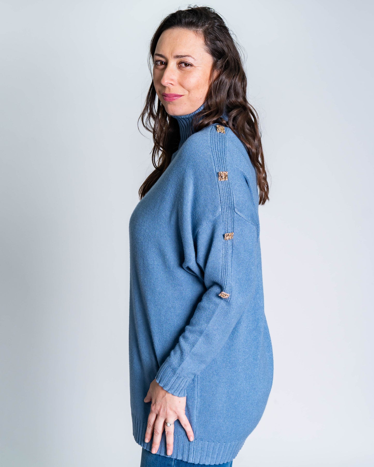 Sweater Cuello Alto Botones Celeste