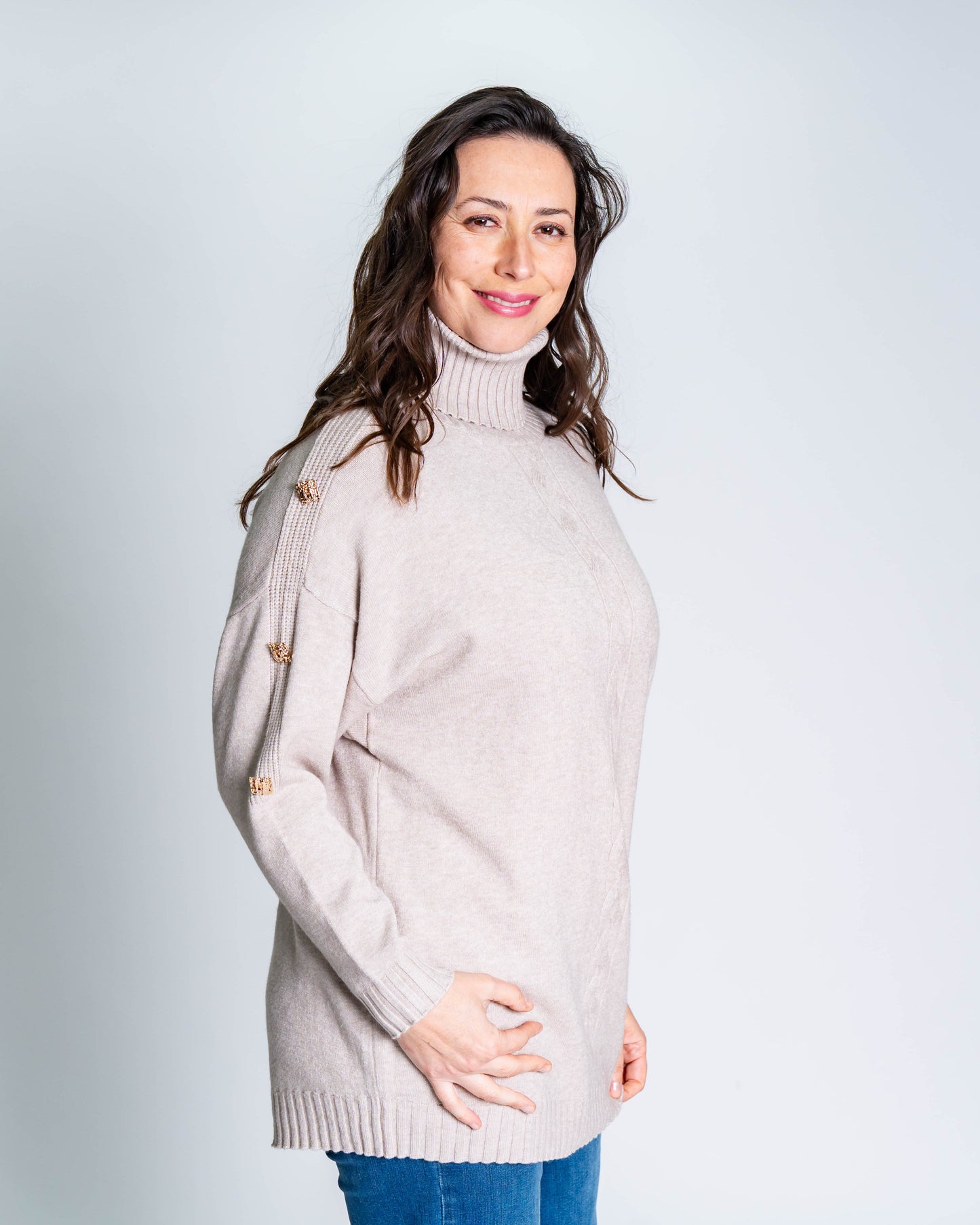 Sweater Cuello Alto Botones Beige