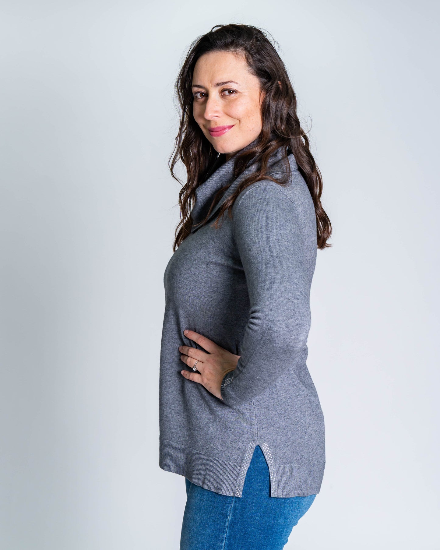 Sweater Cuello Alto Brillitos Gris
