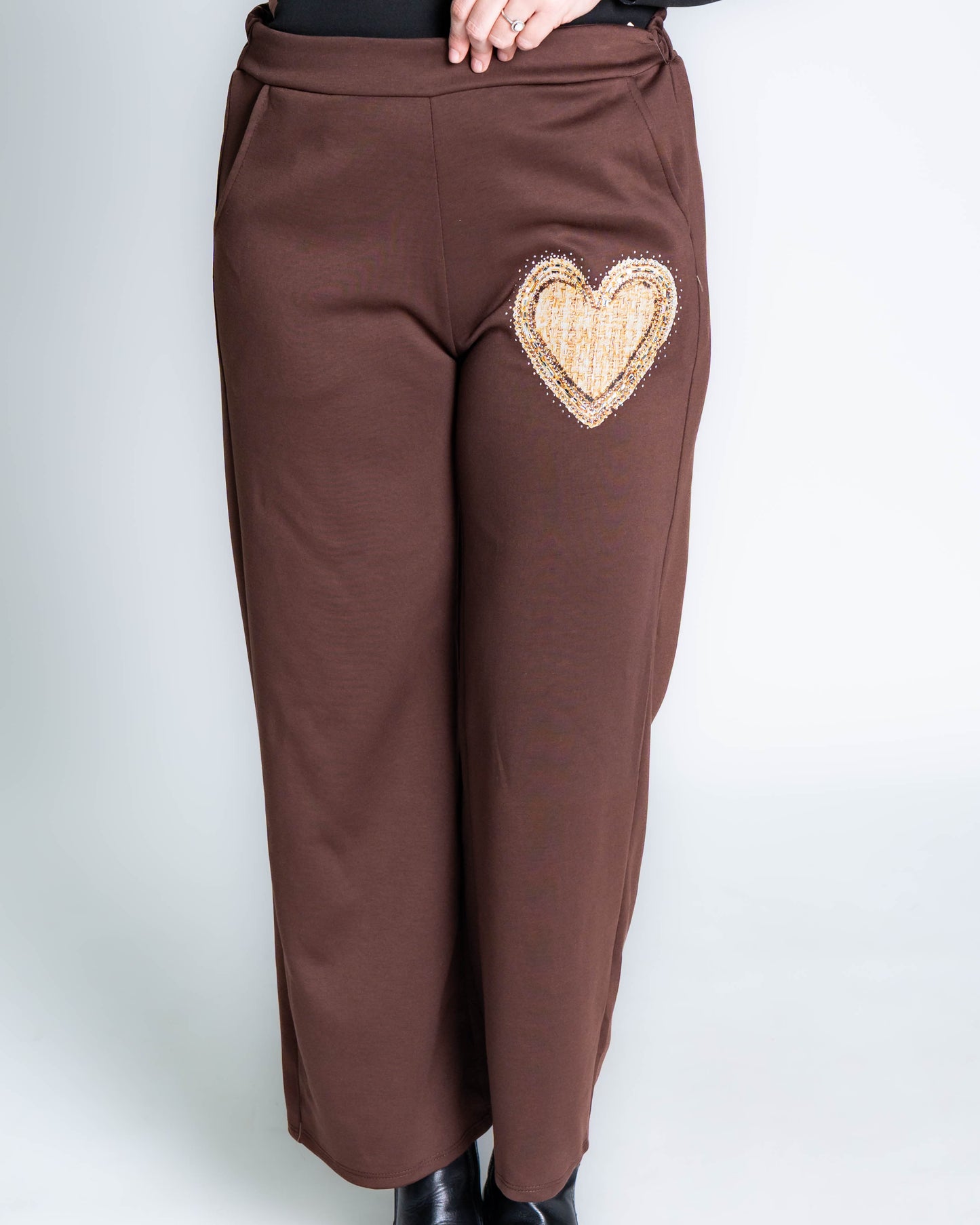 Pantalón Buzo Corazón Brillos Café
