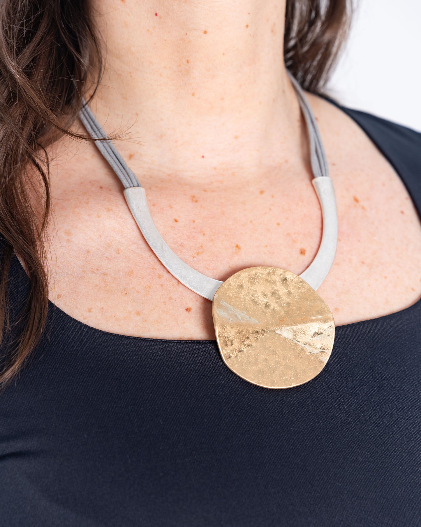 Collar Ecocuero Rueda Gris