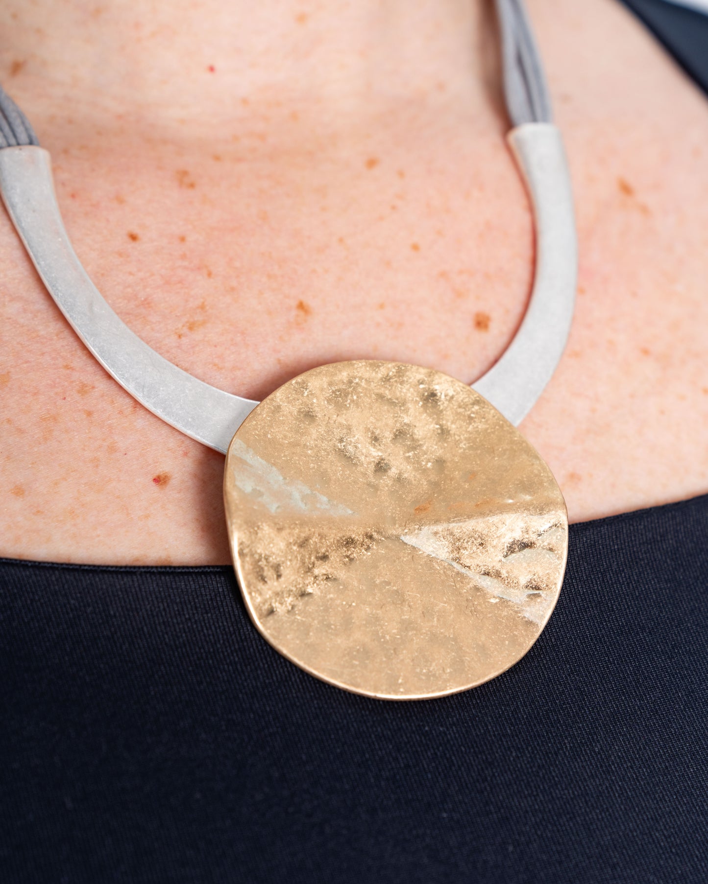Collar Ecocuero Rueda Gris