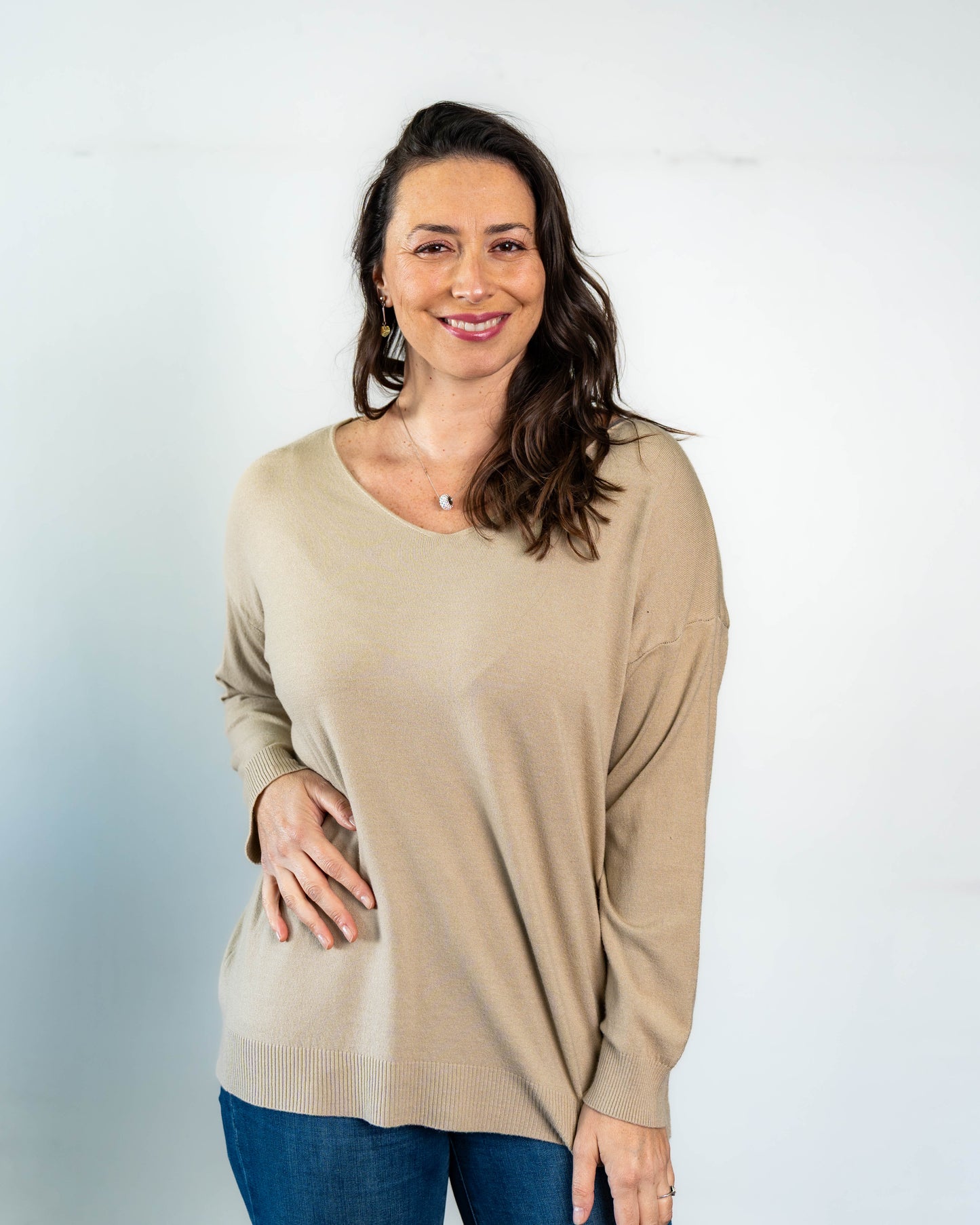 Sweater Cuello V Pía Beige
