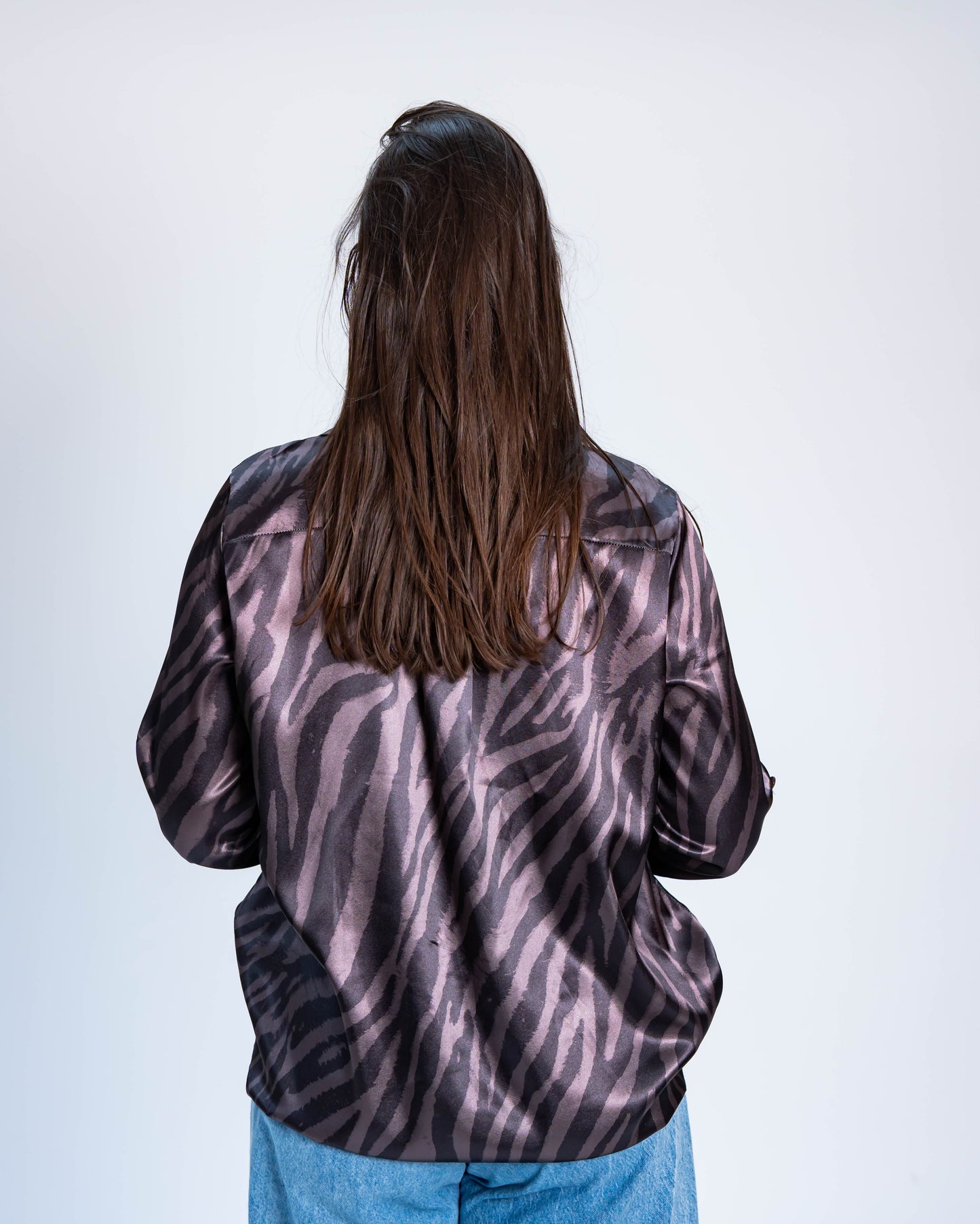 Blusa Satinada Cebra Café