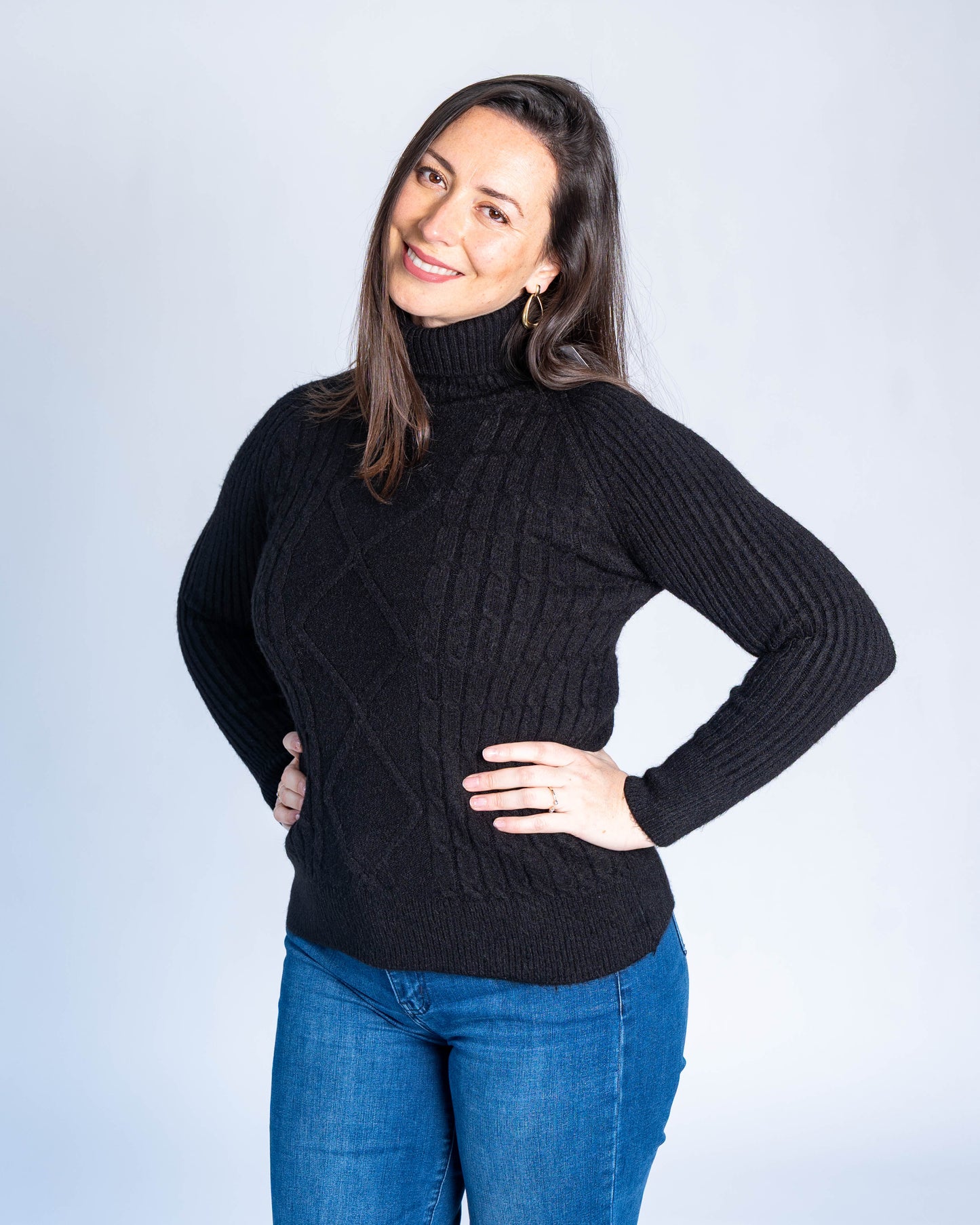Sweater Cuello Subido Trenzado Negro