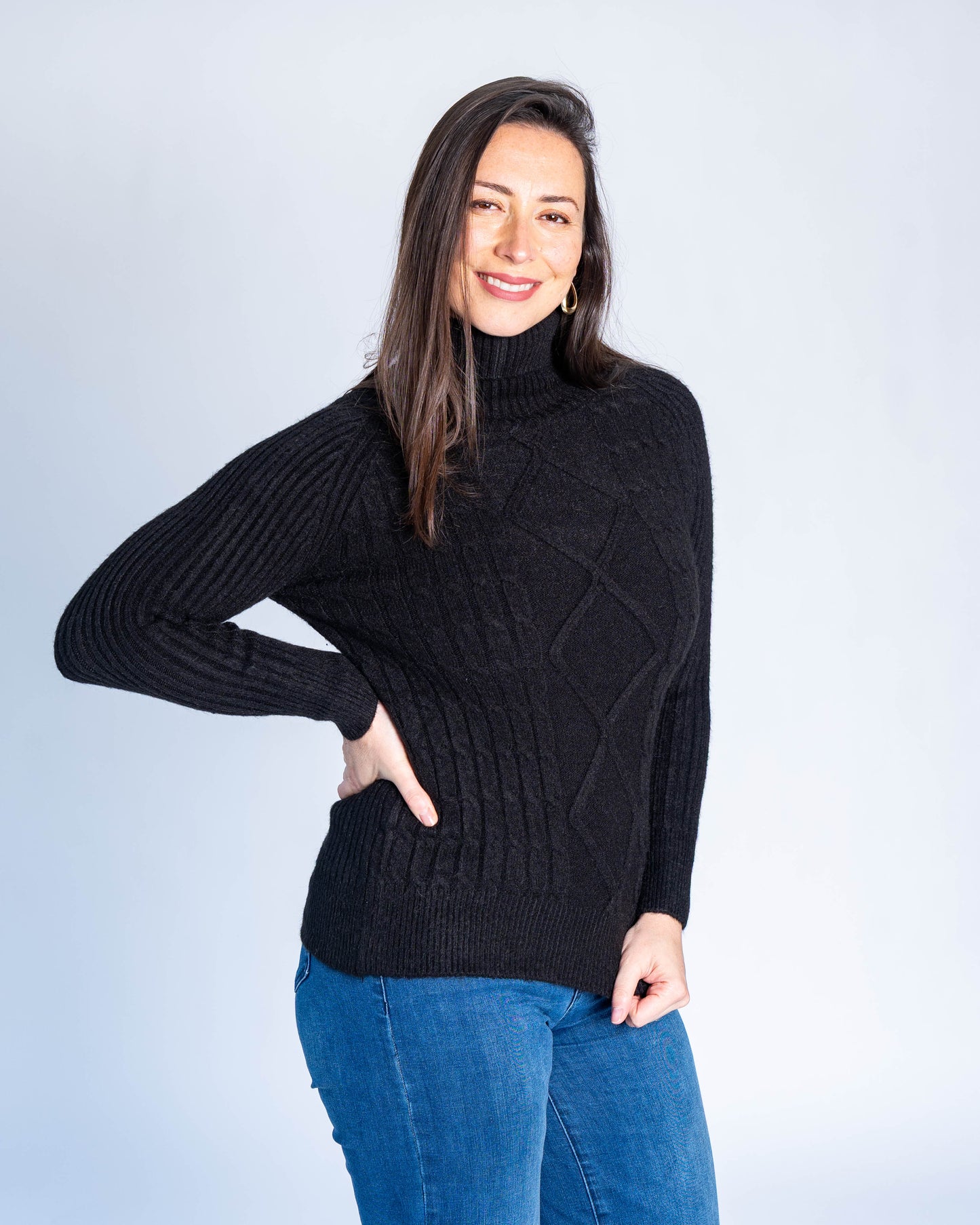 Sweater Cuello Subido Trenzado Negro