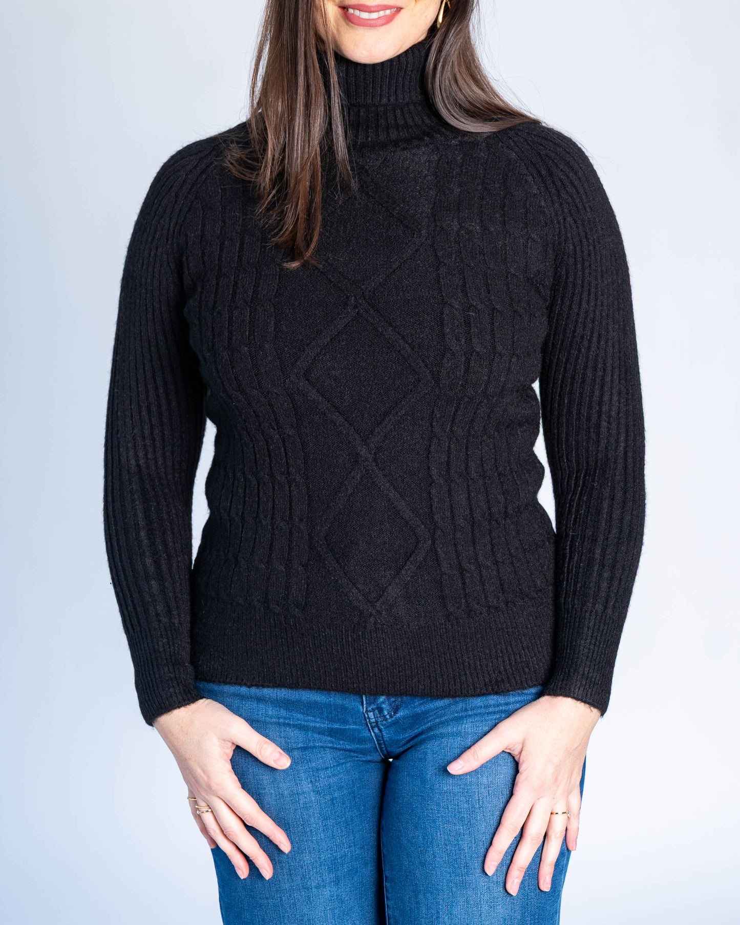Sweater Cuello Subido Trenzado Negro