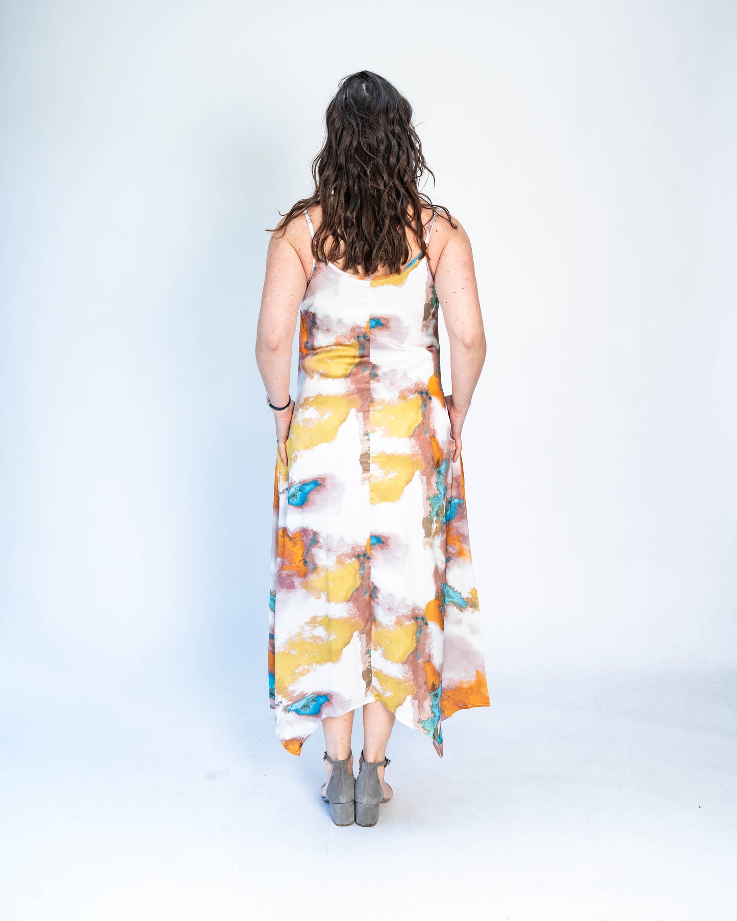 Vestido Satinado Susy Mostaza