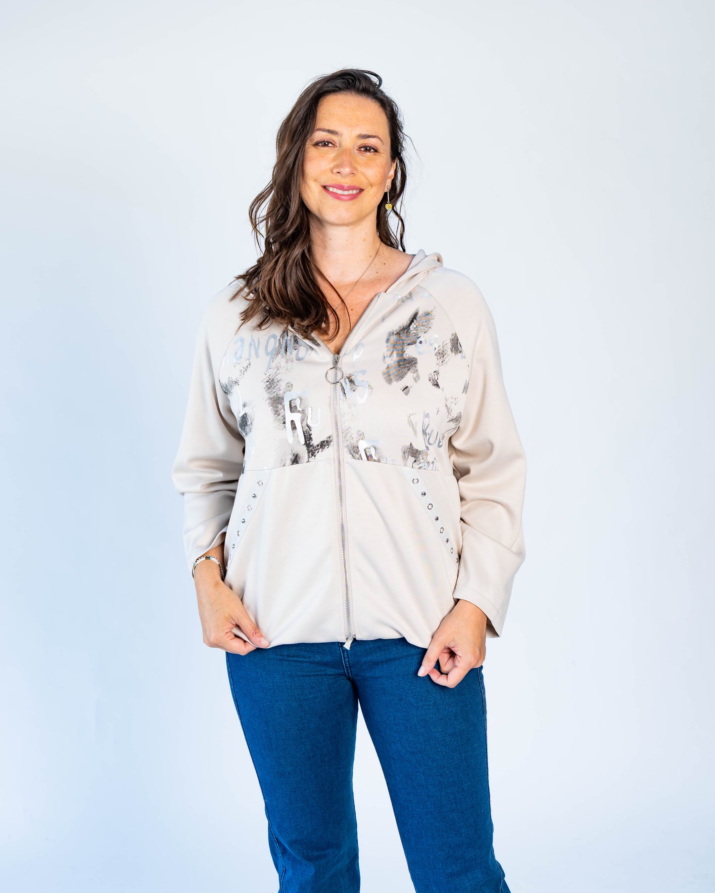 Polerón Letras Plateadas Beige