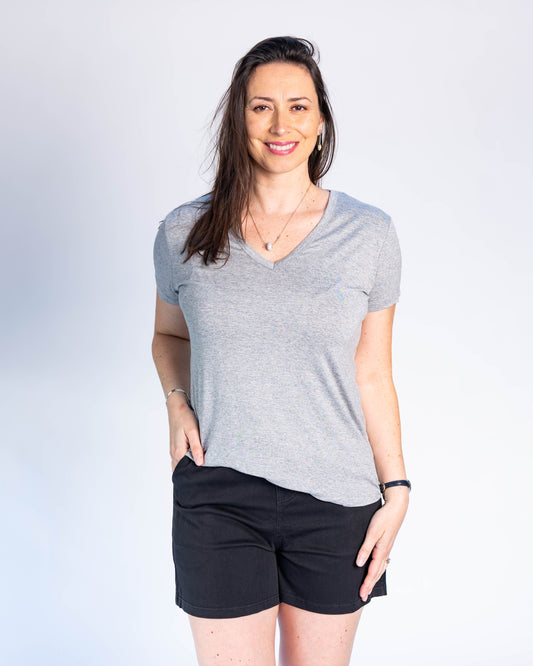 Polera Básica Cuello V Gris