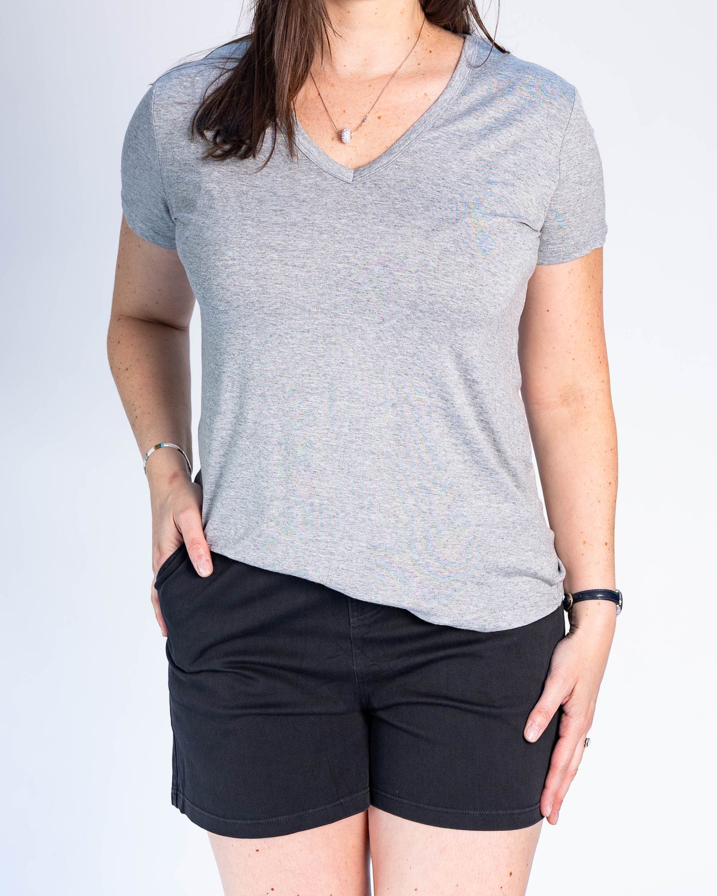 Polera Básica Cuello V Gris