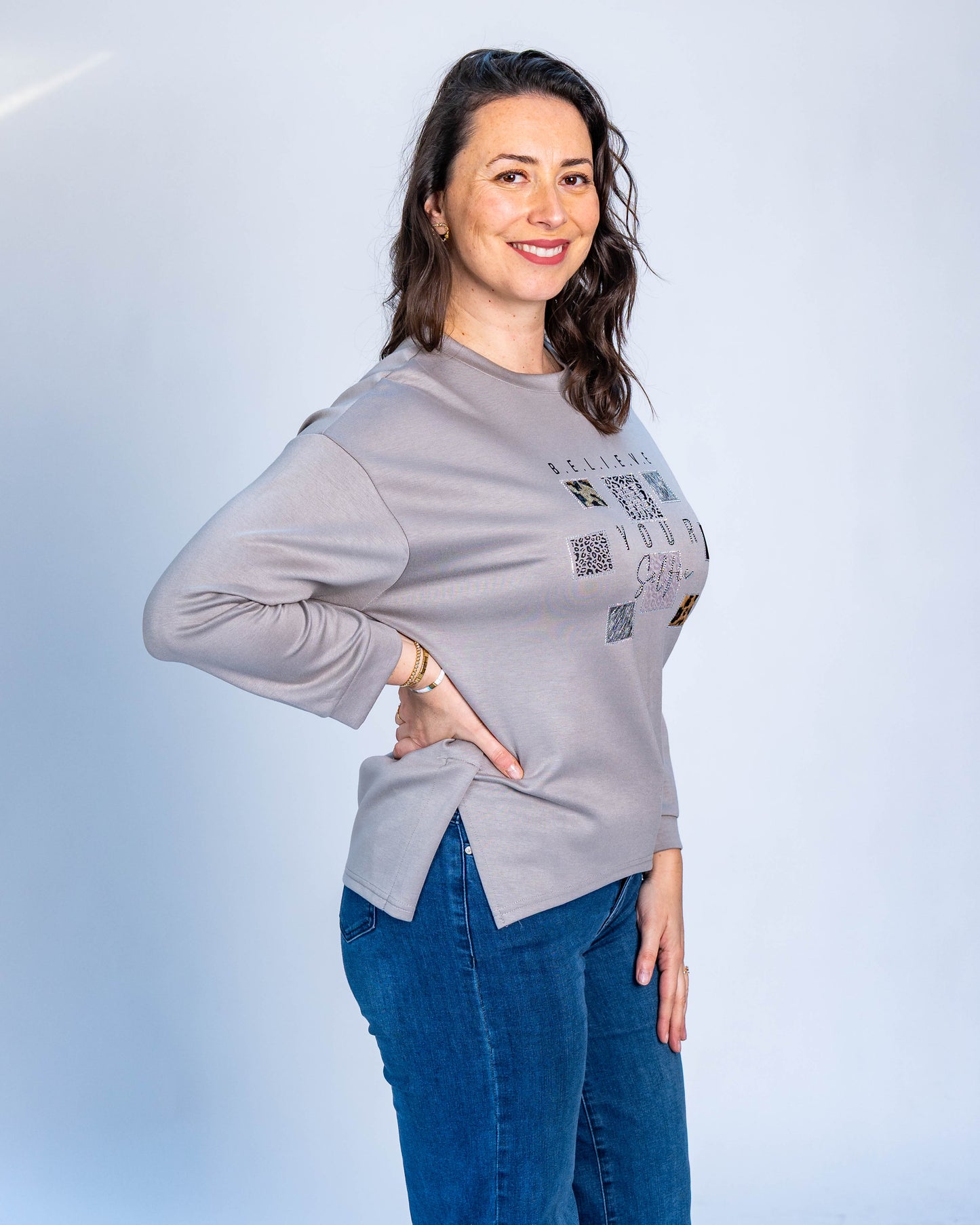 Polerón Believe Print Gris