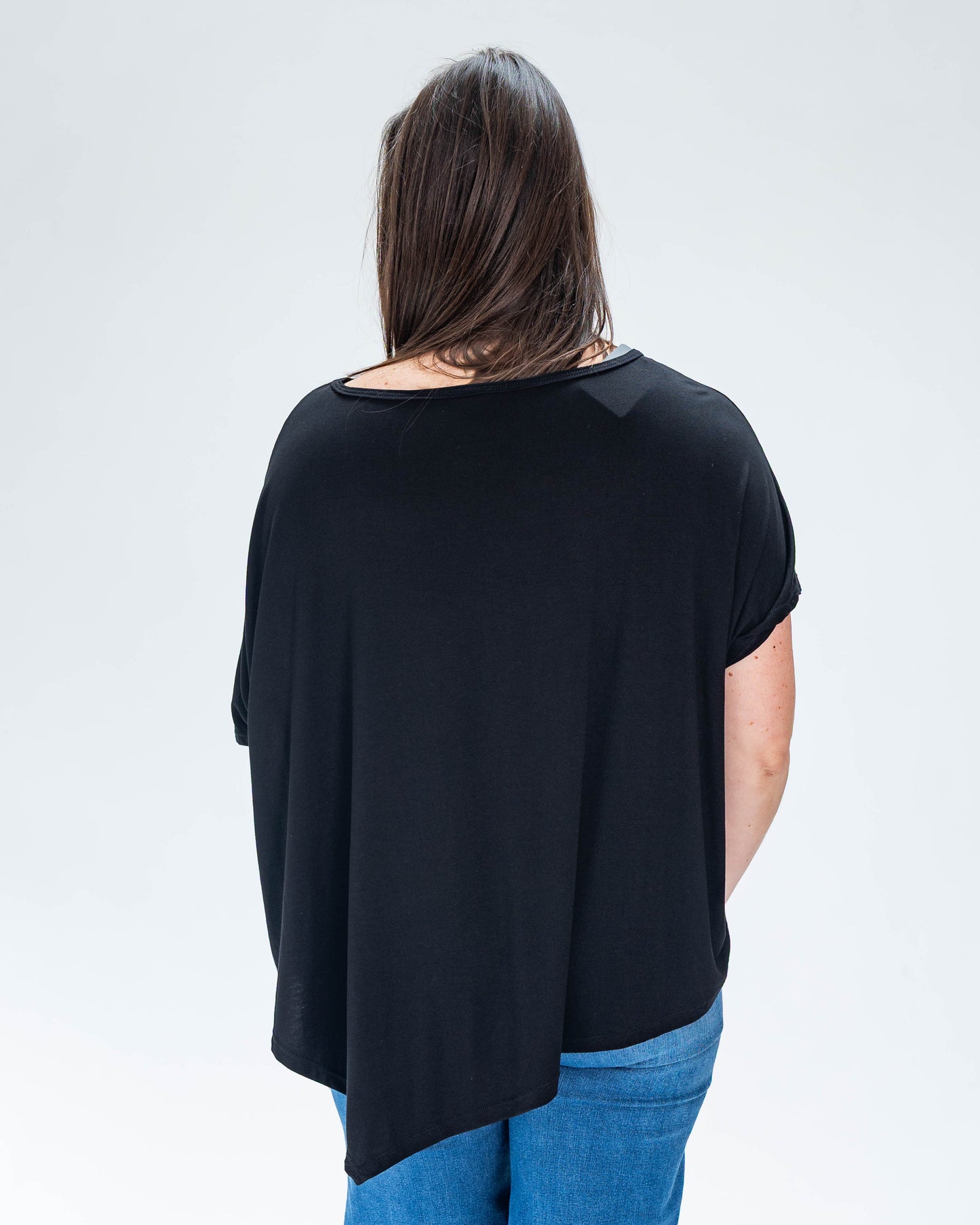 Polera BR Cuello Redondo Asimétrica Negro