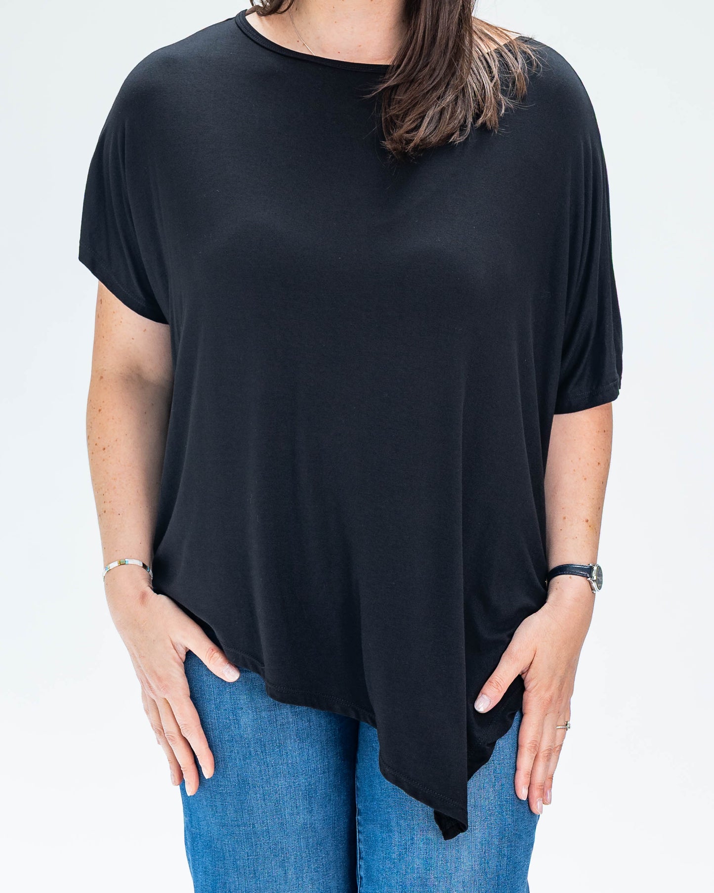 Polera BR Cuello Redondo Asimétrica Negro