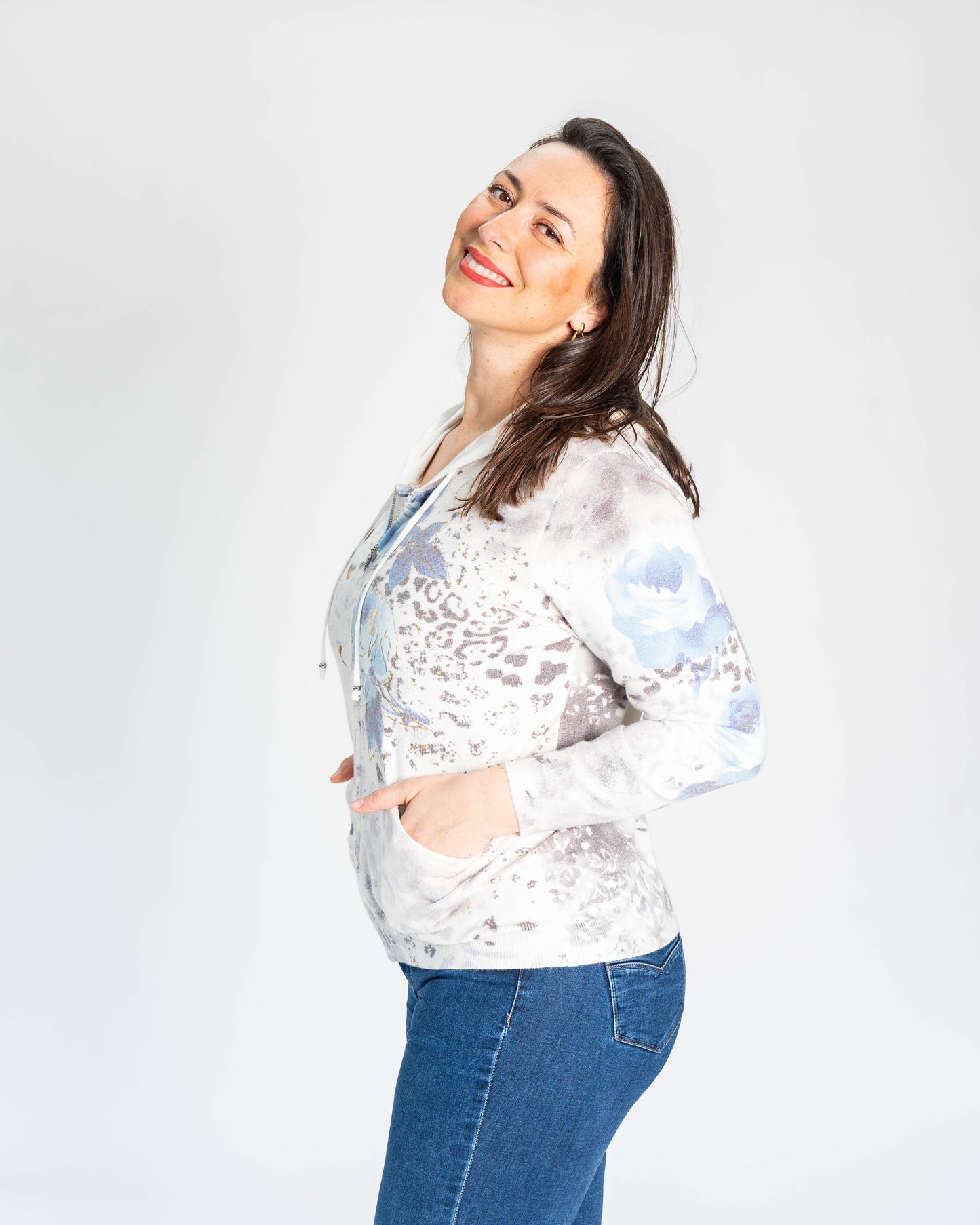 SWEATER CON CIERRE ROSAS AZUL